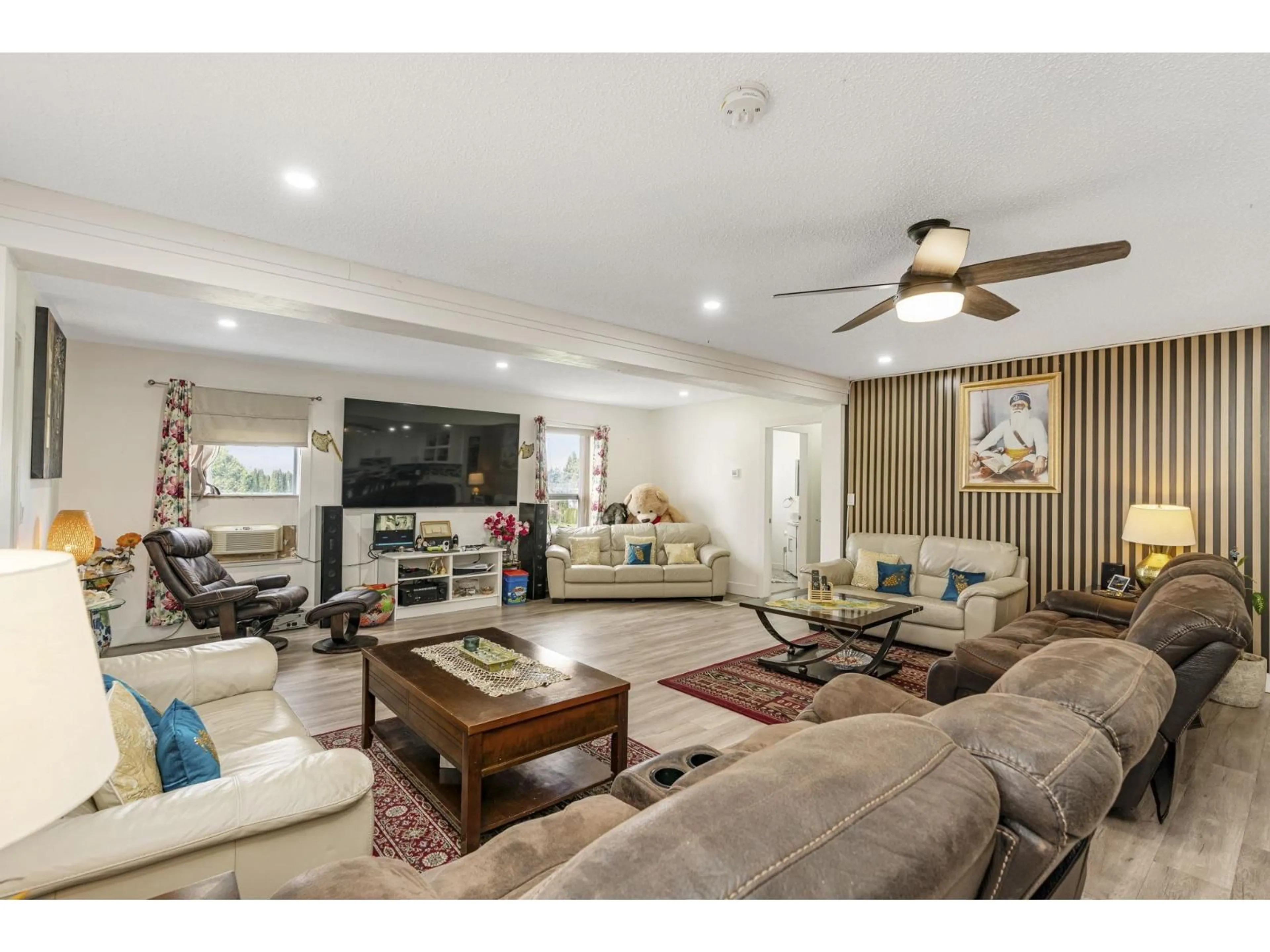 Living room with furniture, unknown for 32354 MARSHALL, Abbotsford British Columbia V2T1A4