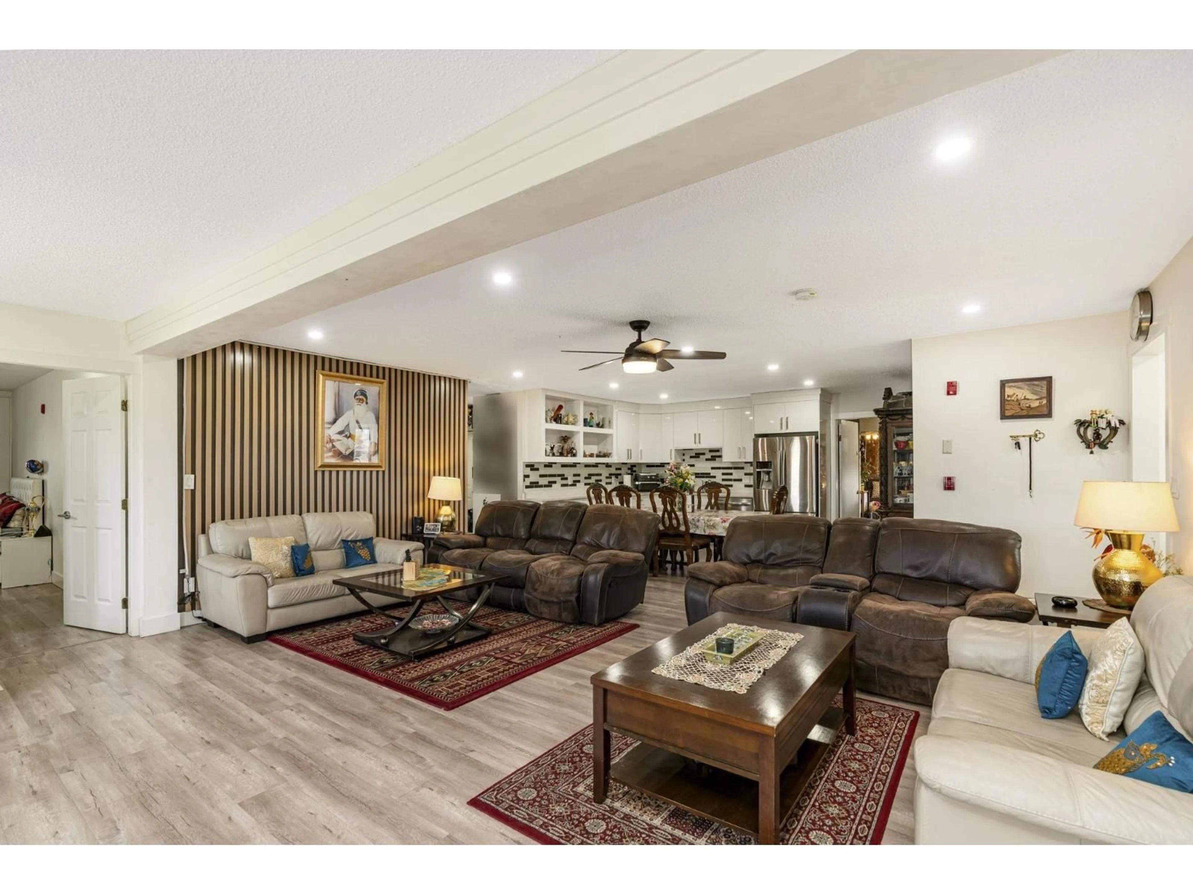 Living room with furniture, unknown for 32354 MARSHALL, Abbotsford British Columbia V2T1A4