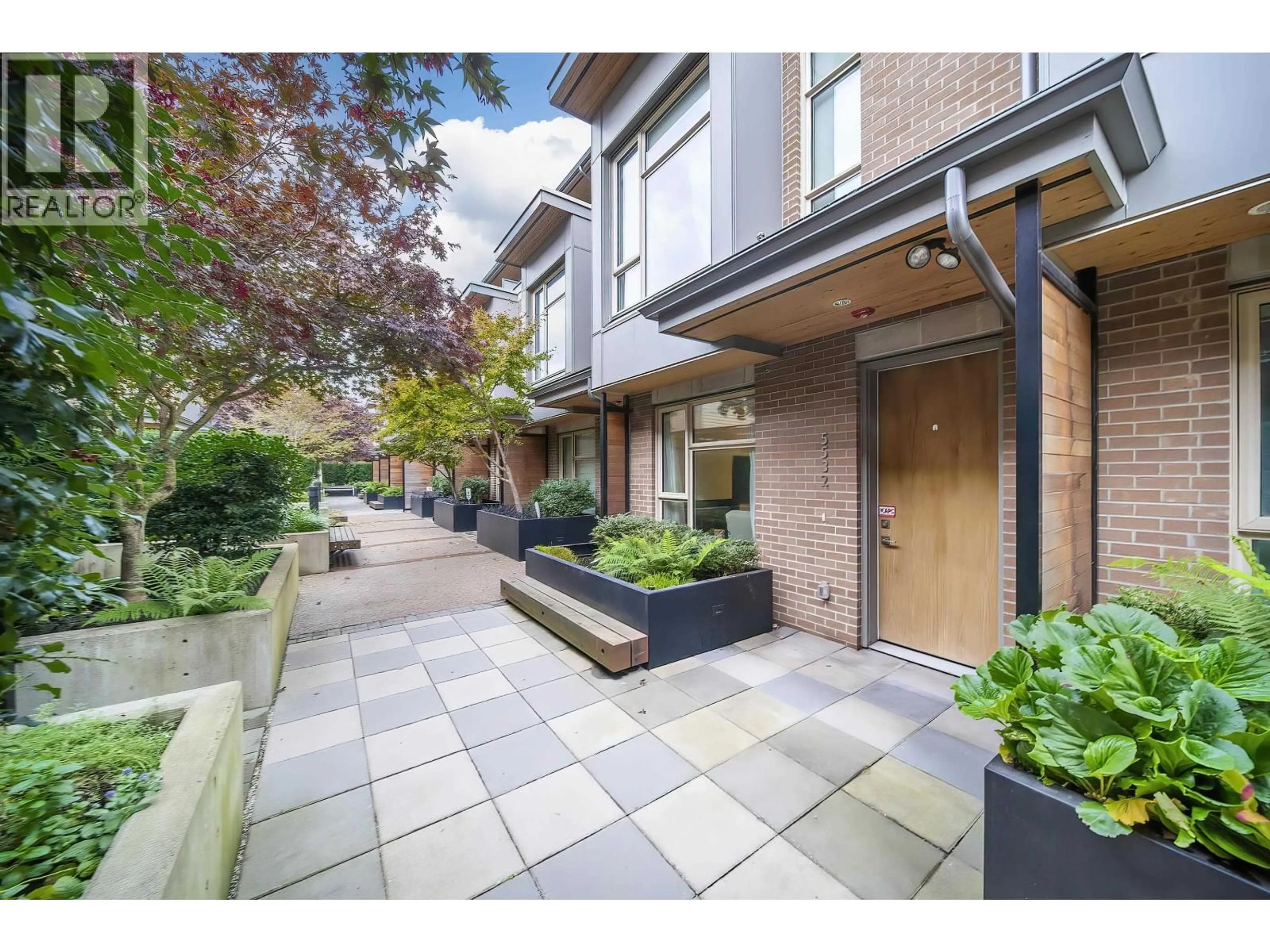 Patio, street for 5532 OAK STREET, Vancouver British Columbia V6M2V6