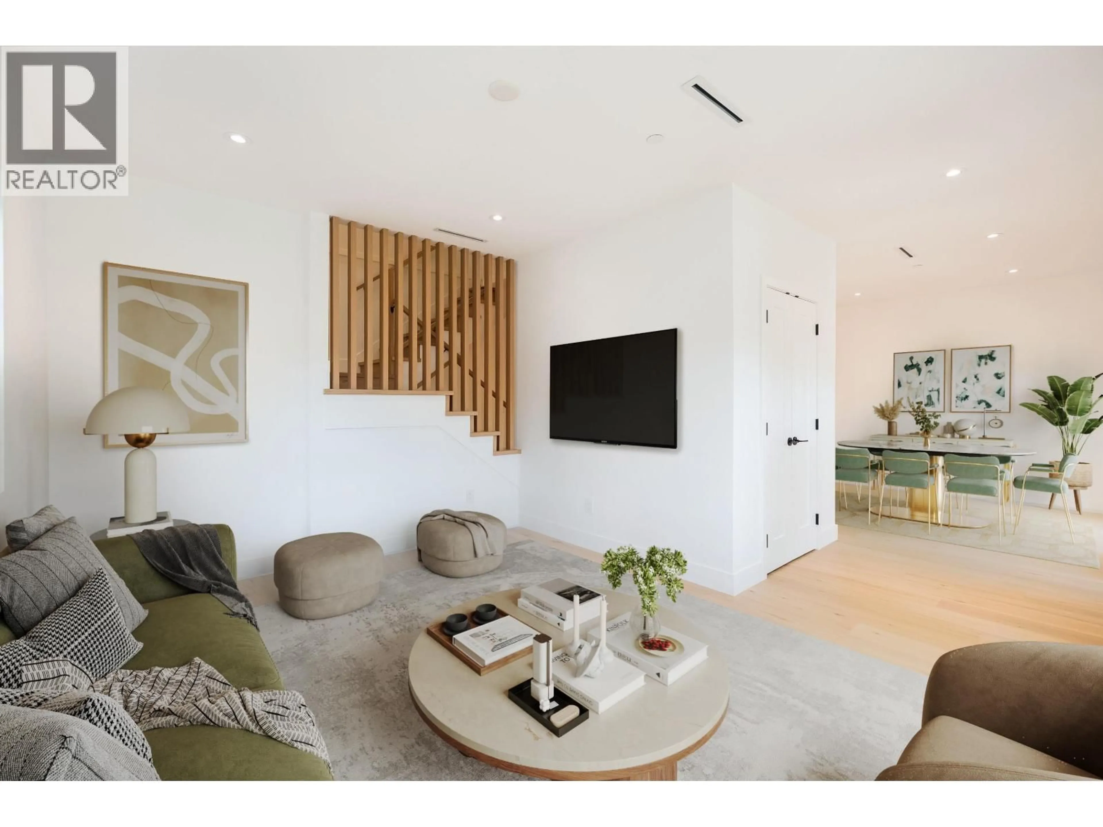 Living room with furniture, wood/laminate floor for 263 6TH STREET, North Vancouver British Columbia V7M1K7