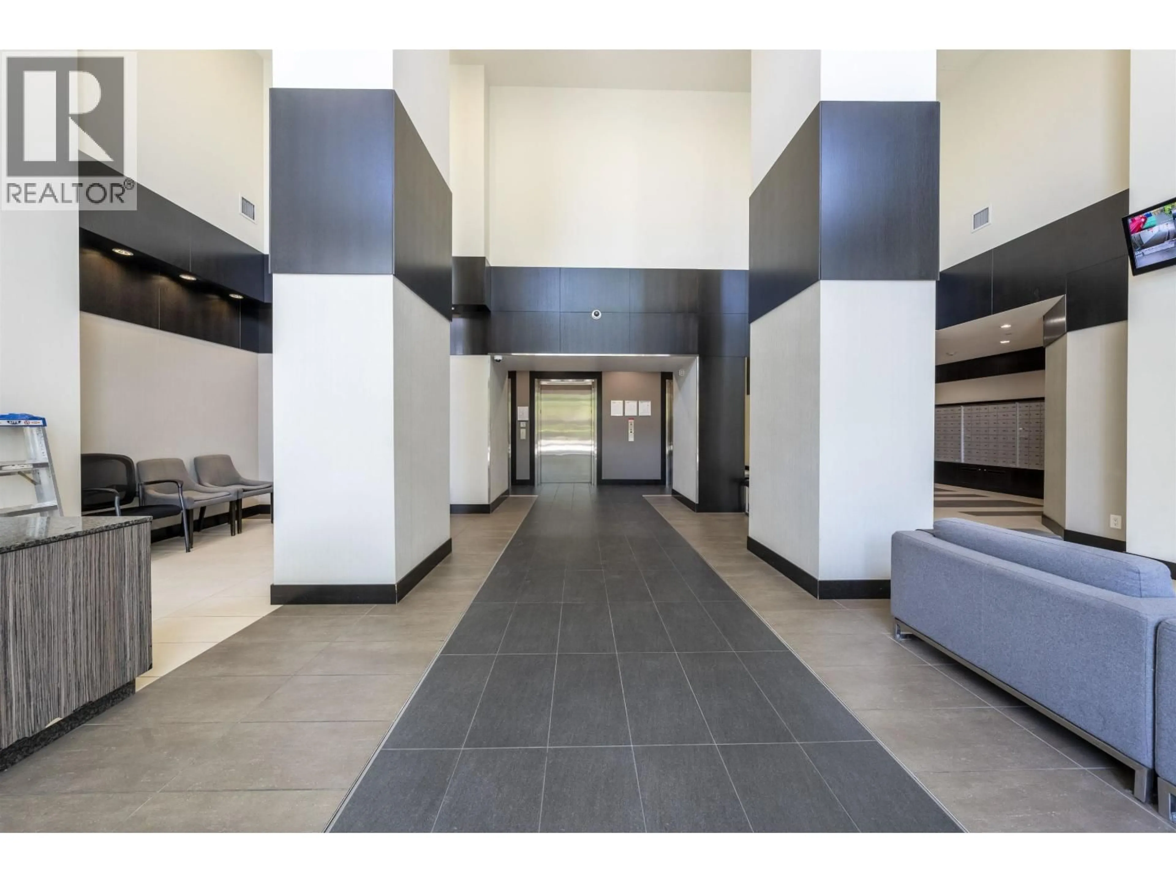 Indoor foyer for 3903 - 2955 ATLANTIC AVENUE, Coquitlam British Columbia V3B0H9