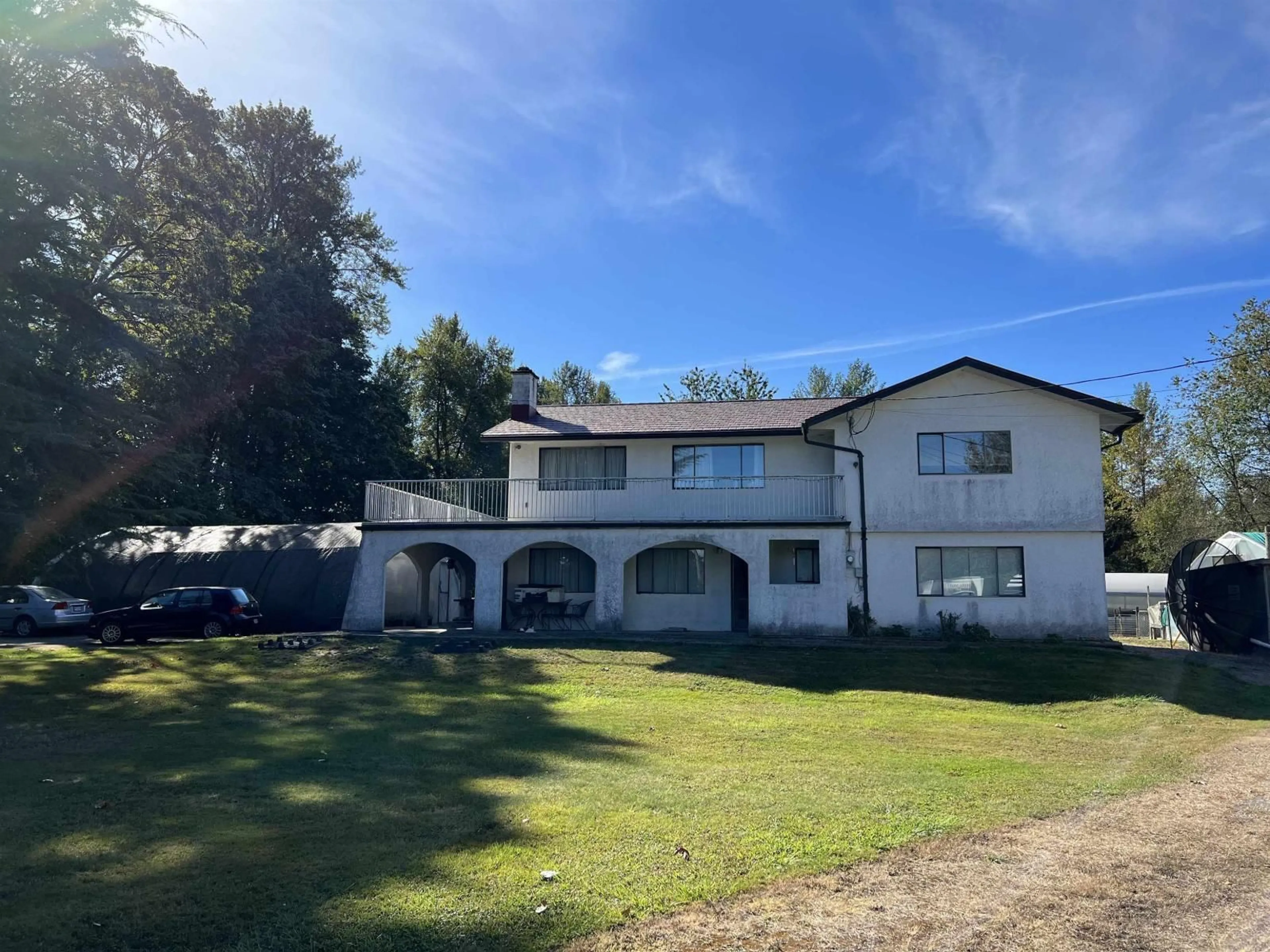 A pic from outside/outdoor area/front of a property/back of a property/a pic from drone, unknown for 148 CENTRE, Surrey British Columbia V4N4R1