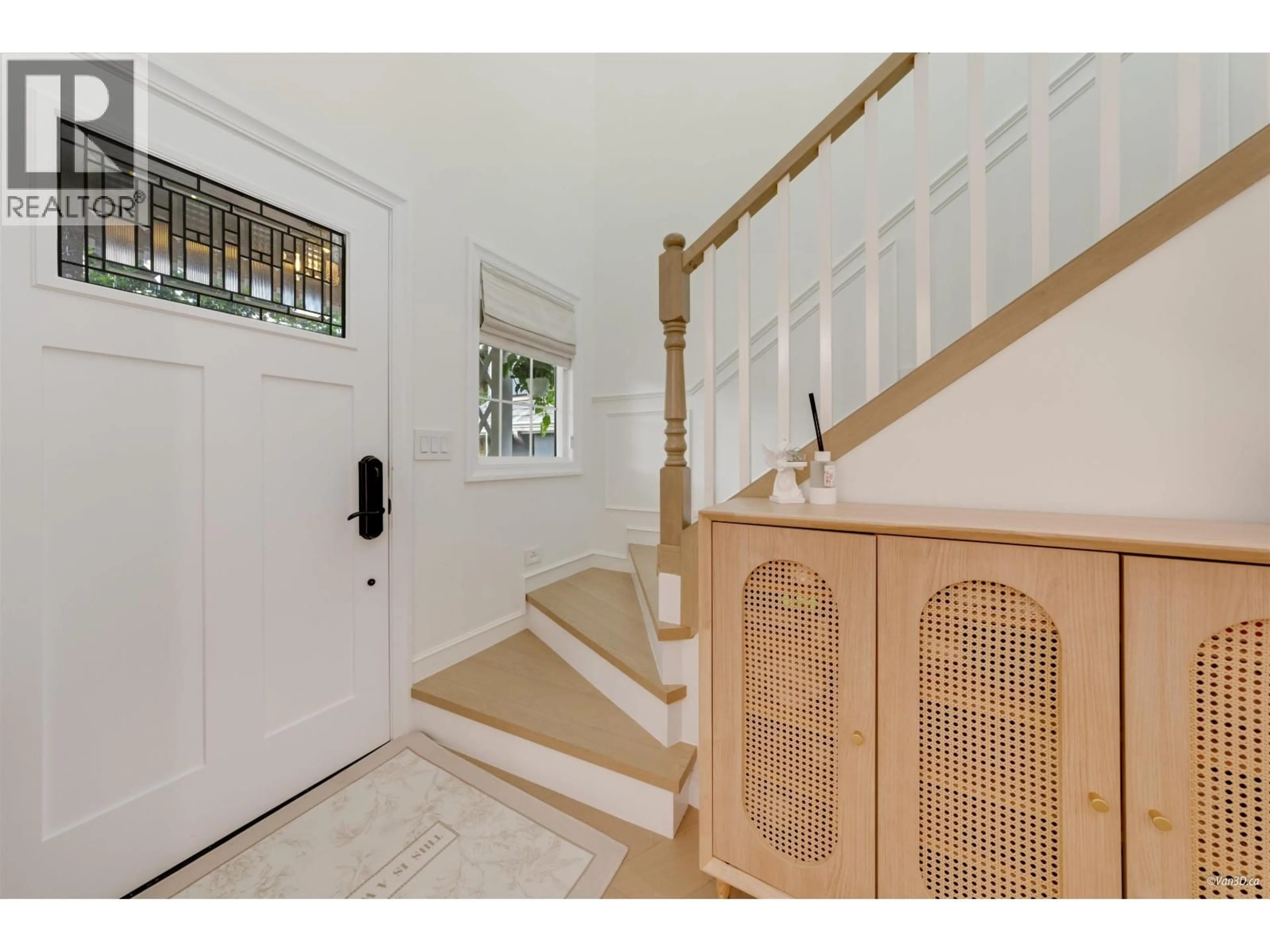 Indoor entryway for 2966 32ND AVENUE, Vancouver British Columbia V6L2B7