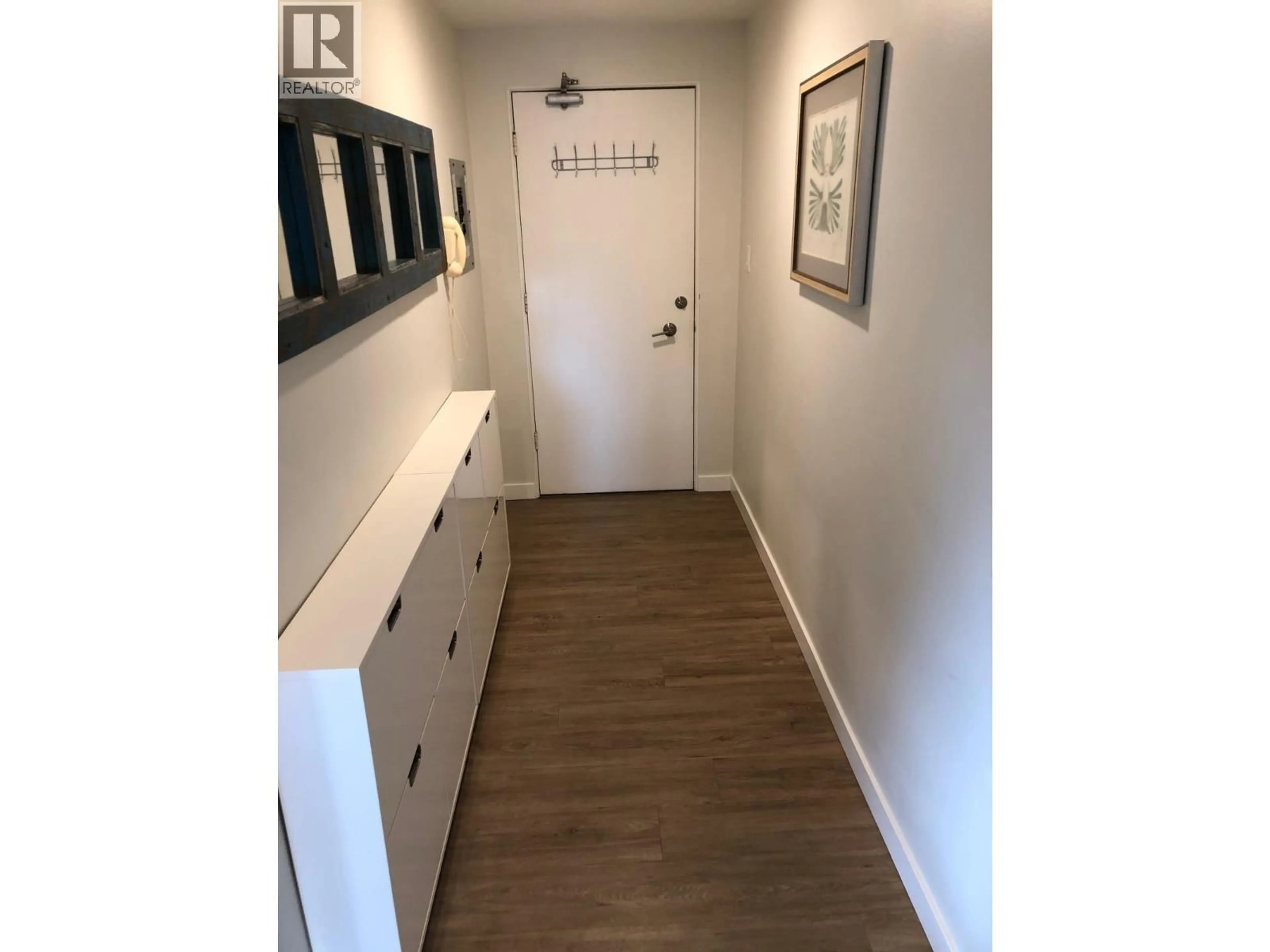 Indoor entryway for 213 - 36 14 AVENUE, Vancouver British Columbia V5T4C9