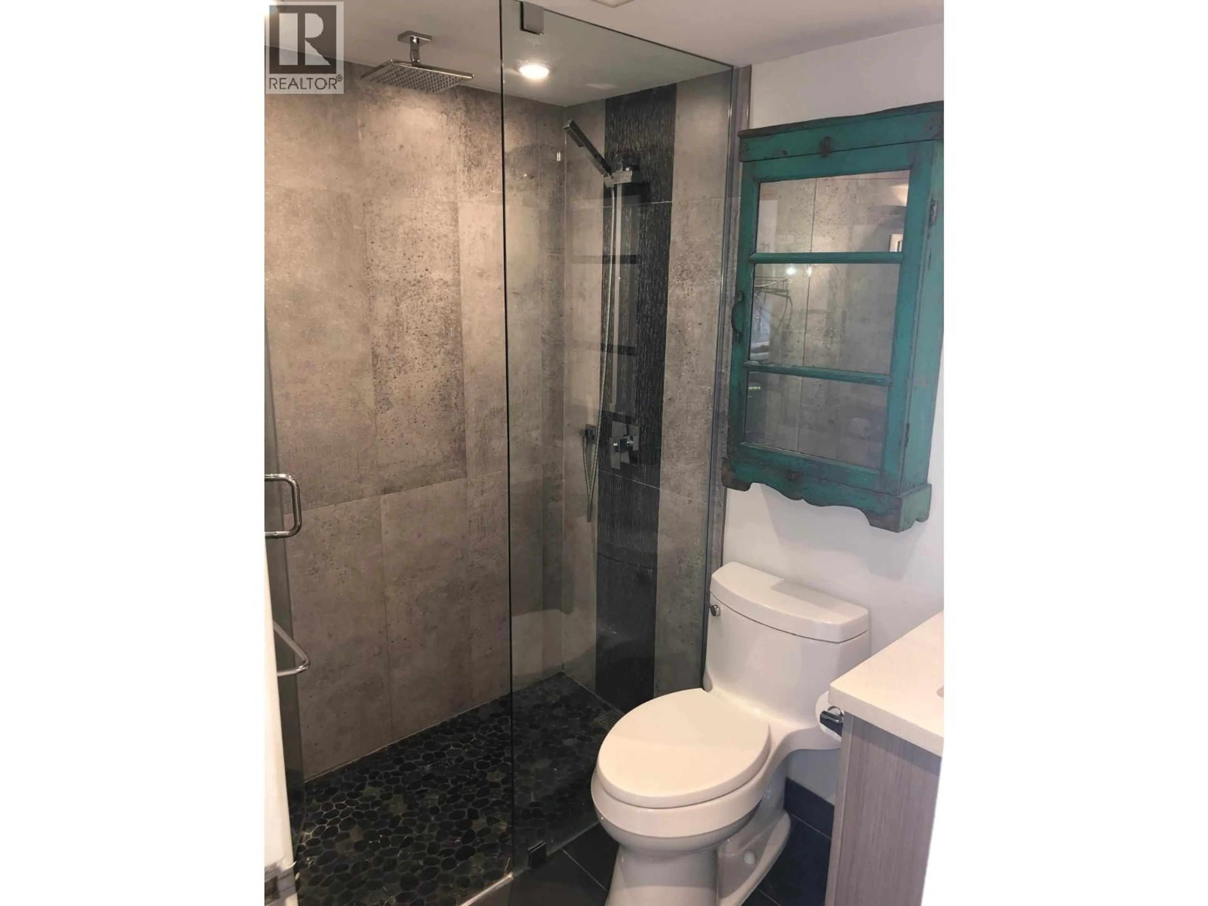 Standard bathroom, ceramic/tile floor for 213 - 36 14 AVENUE, Vancouver British Columbia V5T4C9