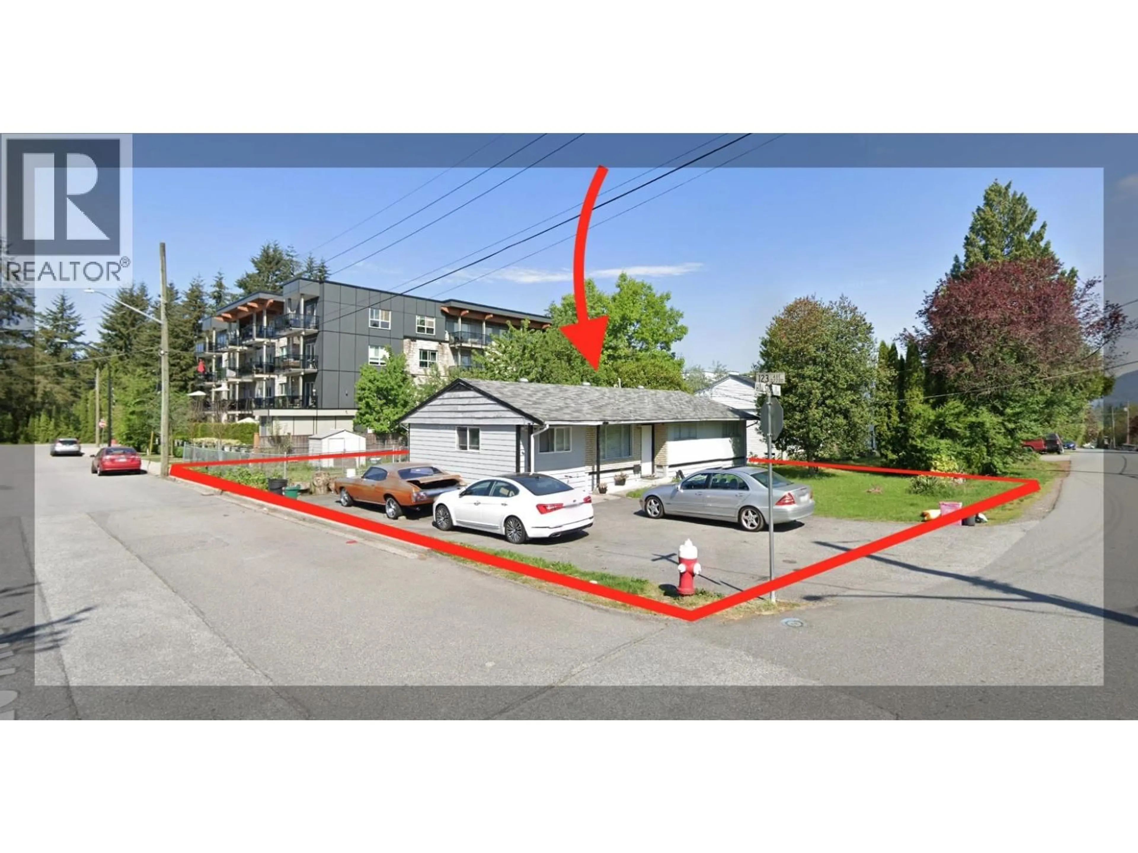 A pic from outside/outdoor area/front of a property/back of a property/a pic from drone, street for 12255 HILLSIDE STREET, Maple Ridge British Columbia V2X5W9