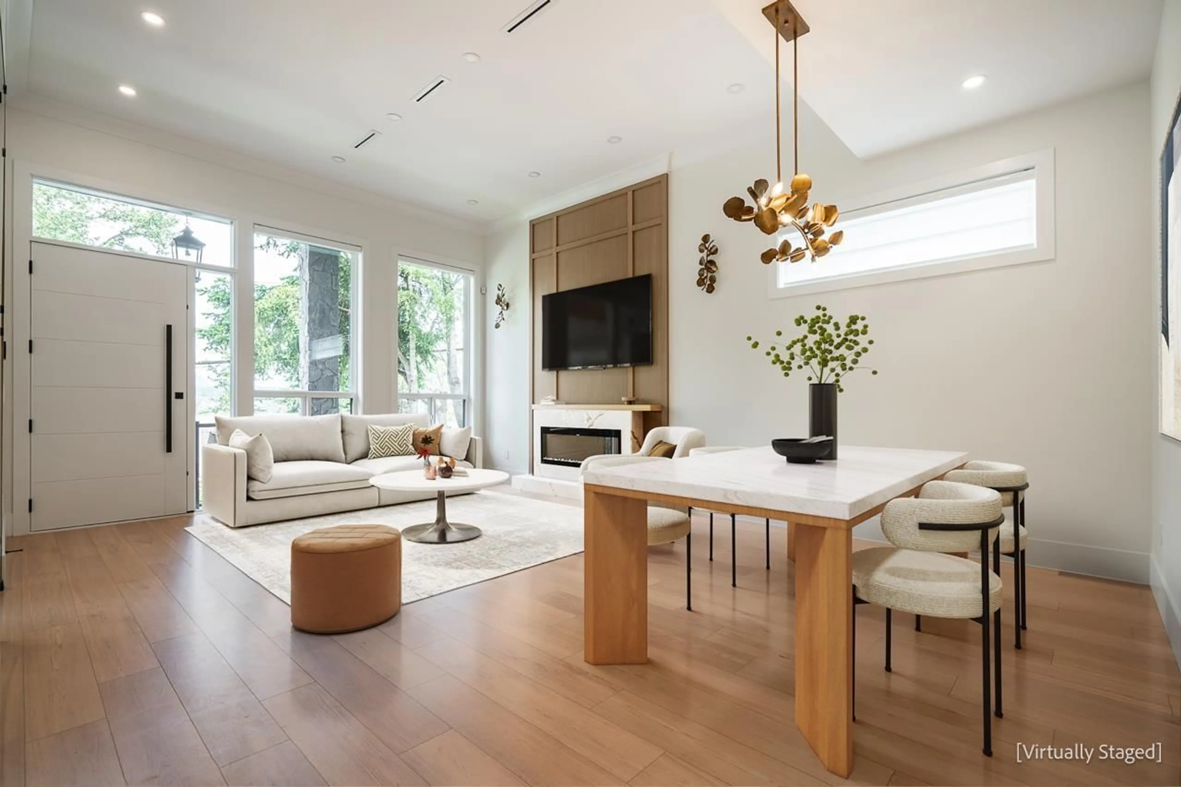 Living room with furniture, wood/laminate floor for 13866 115, Surrey British Columbia V3R2P3