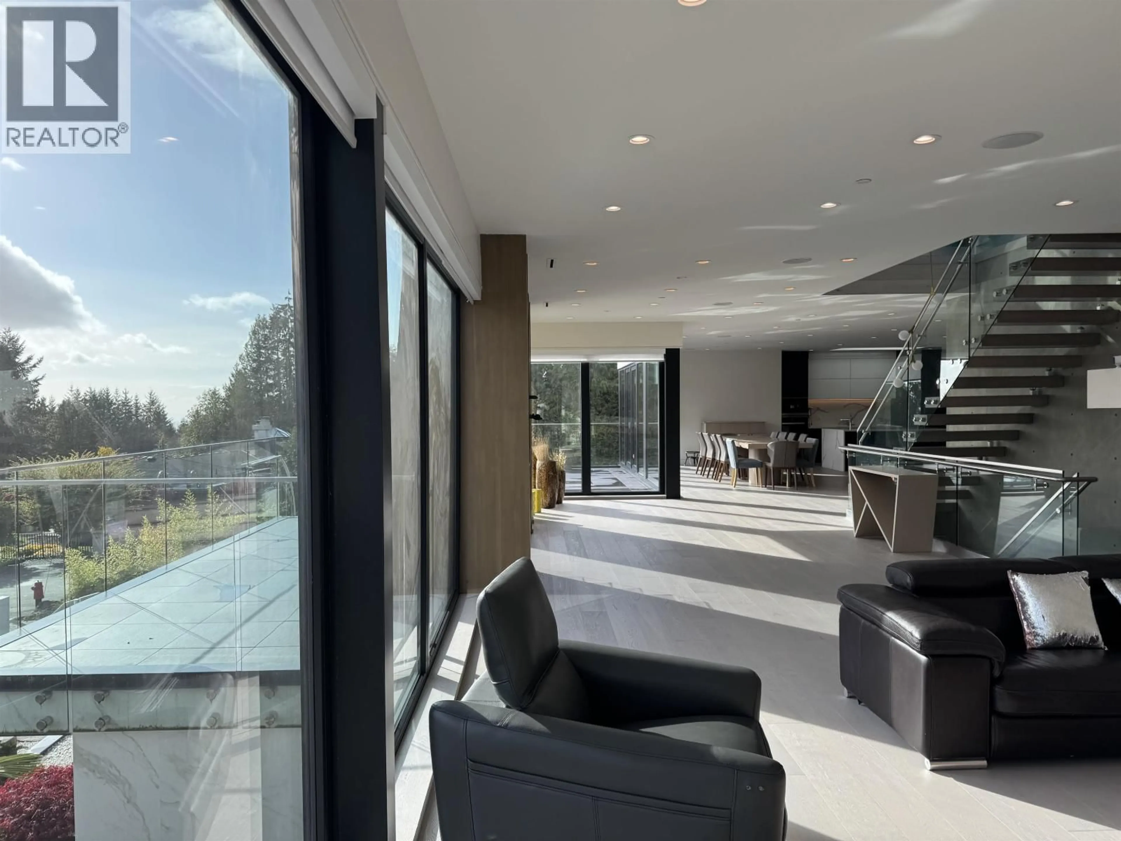 Indoor foyer for 1035 GREENWOOD PLACE, West Vancouver British Columbia V7S1Y2