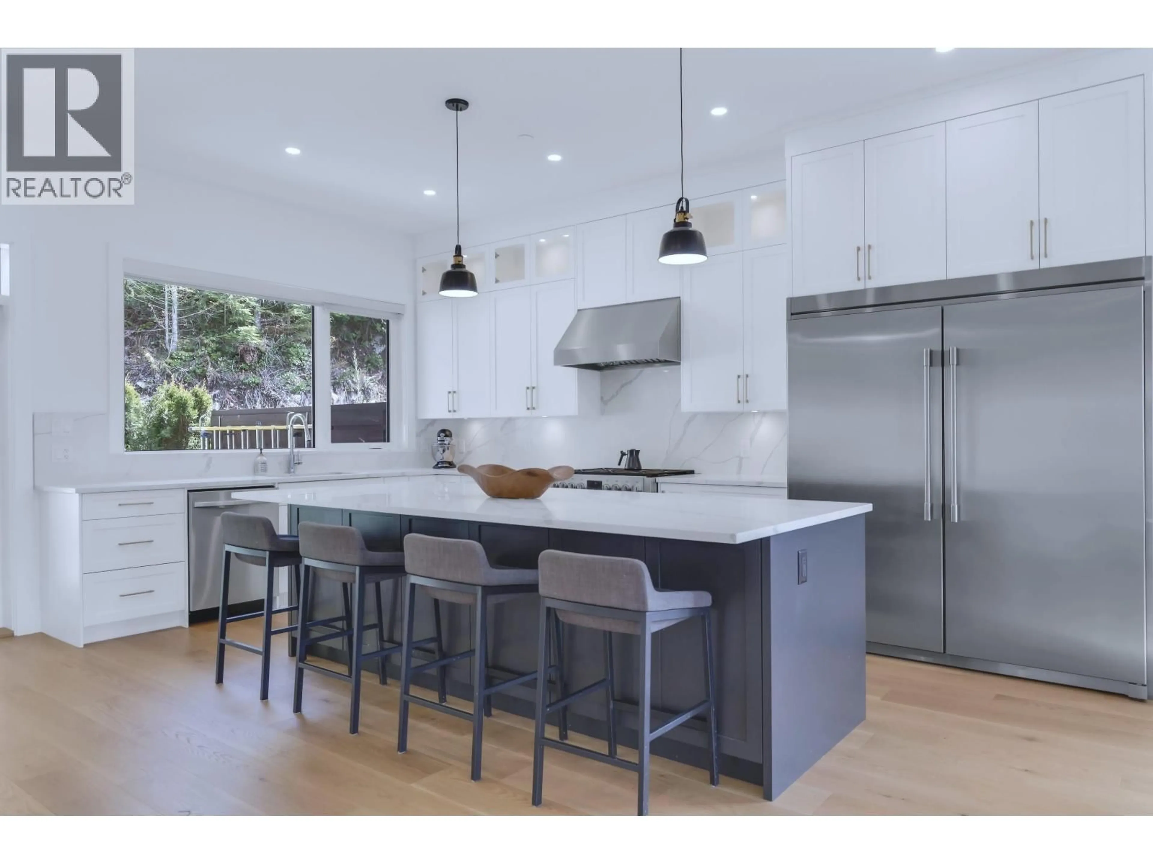 Contemporary kitchen, unknown for 24 - 3385 MAMQUAM ROAD, Squamish British Columbia V8B0E3