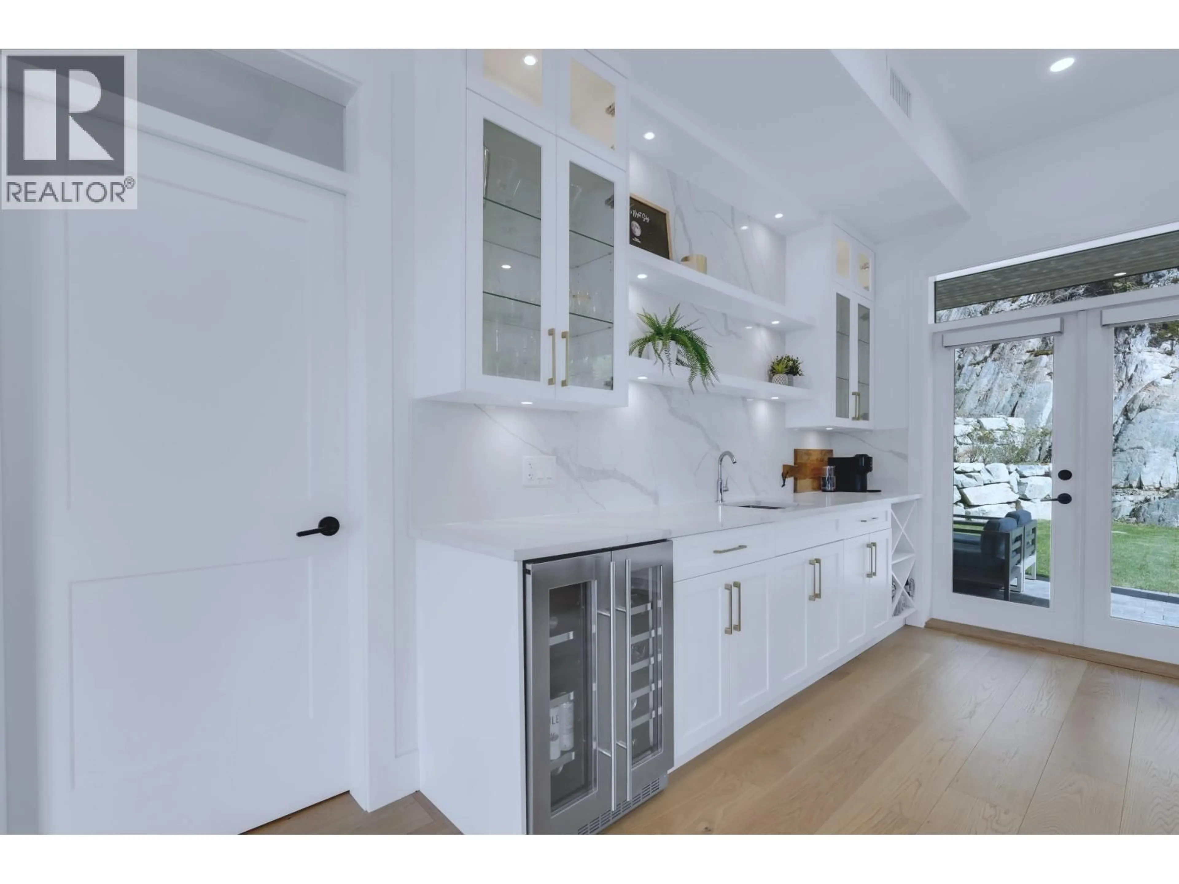 Open concept kitchen, unknown for 24 - 3385 MAMQUAM ROAD, Squamish British Columbia V8B0E3