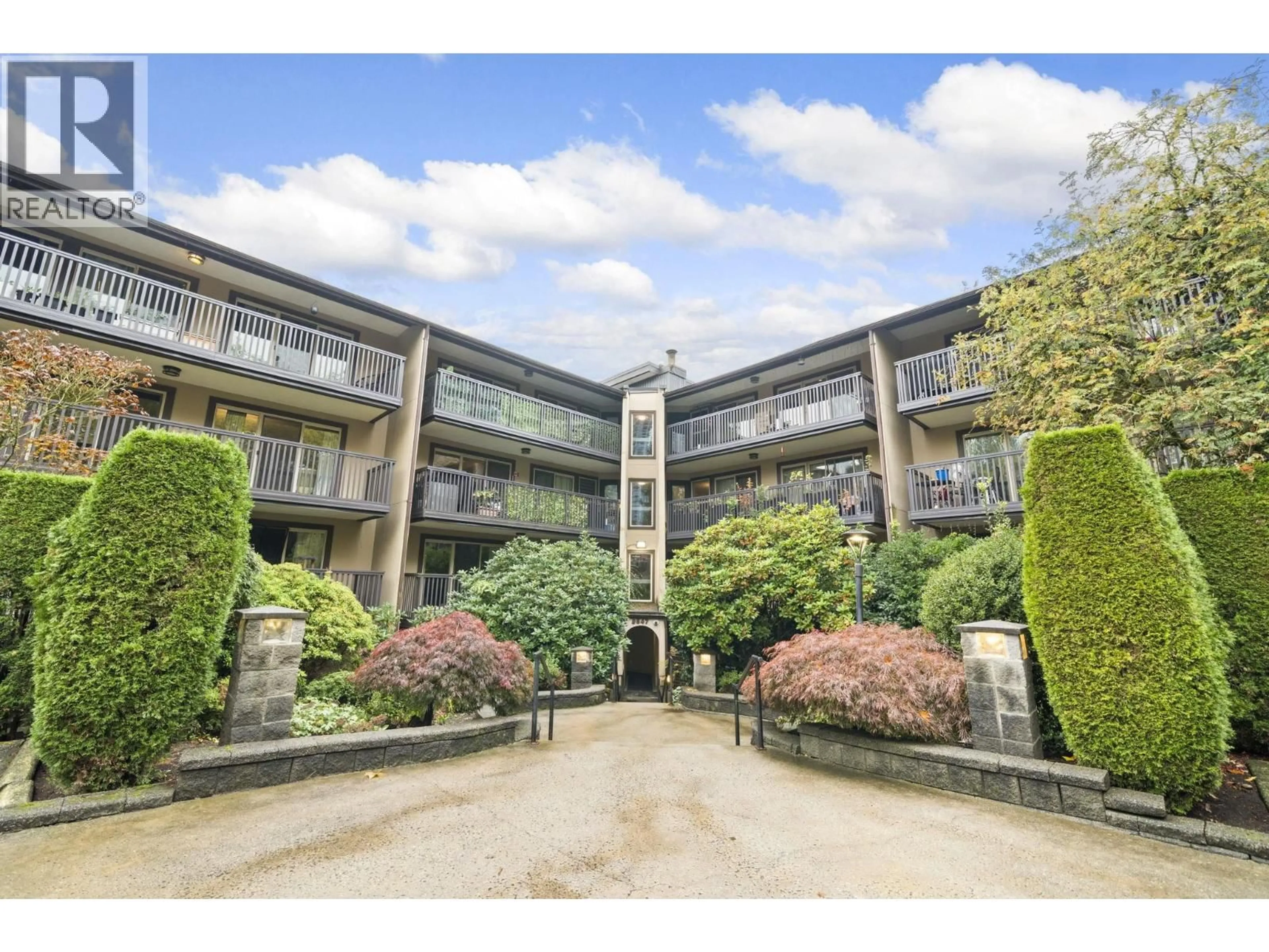 A pic from outside/outdoor area/front of a property/back of a property/a pic from drone, building for 110 - 9847 MANCHESTER DRIVE, Burnaby British Columbia V3N4P4