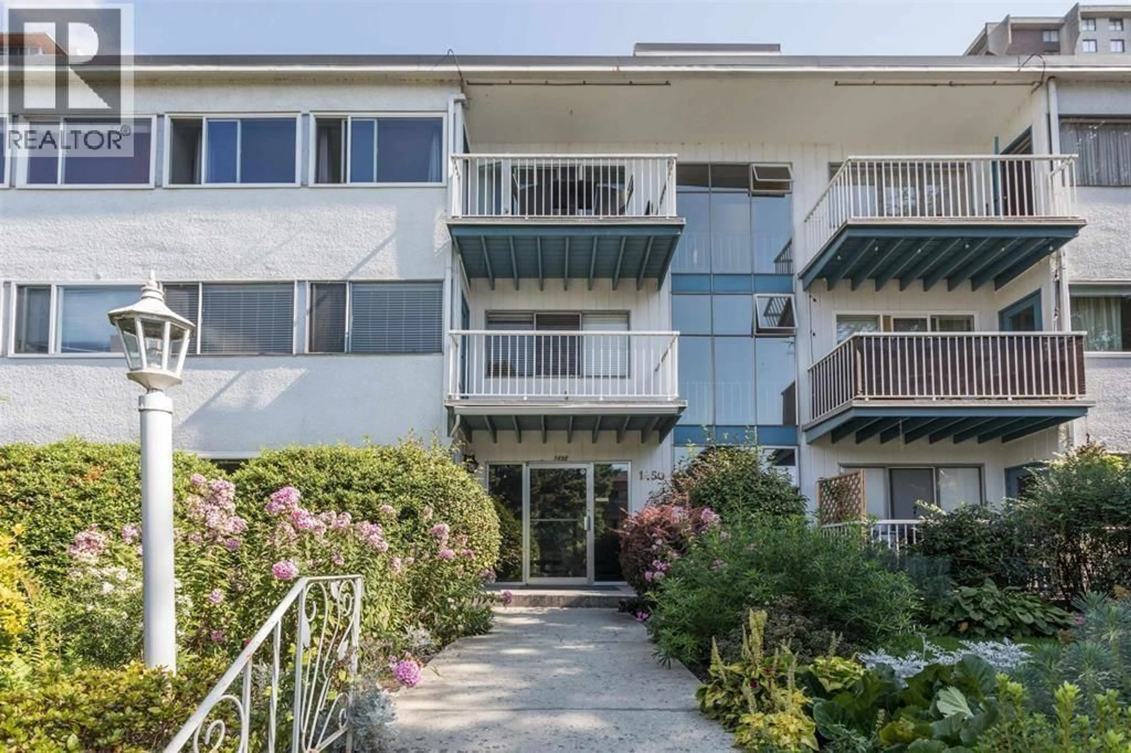 Patio, unknown for 15 - 1450 CHESTERFIELD AVENUE, North Vancouver British Columbia V7M2N4