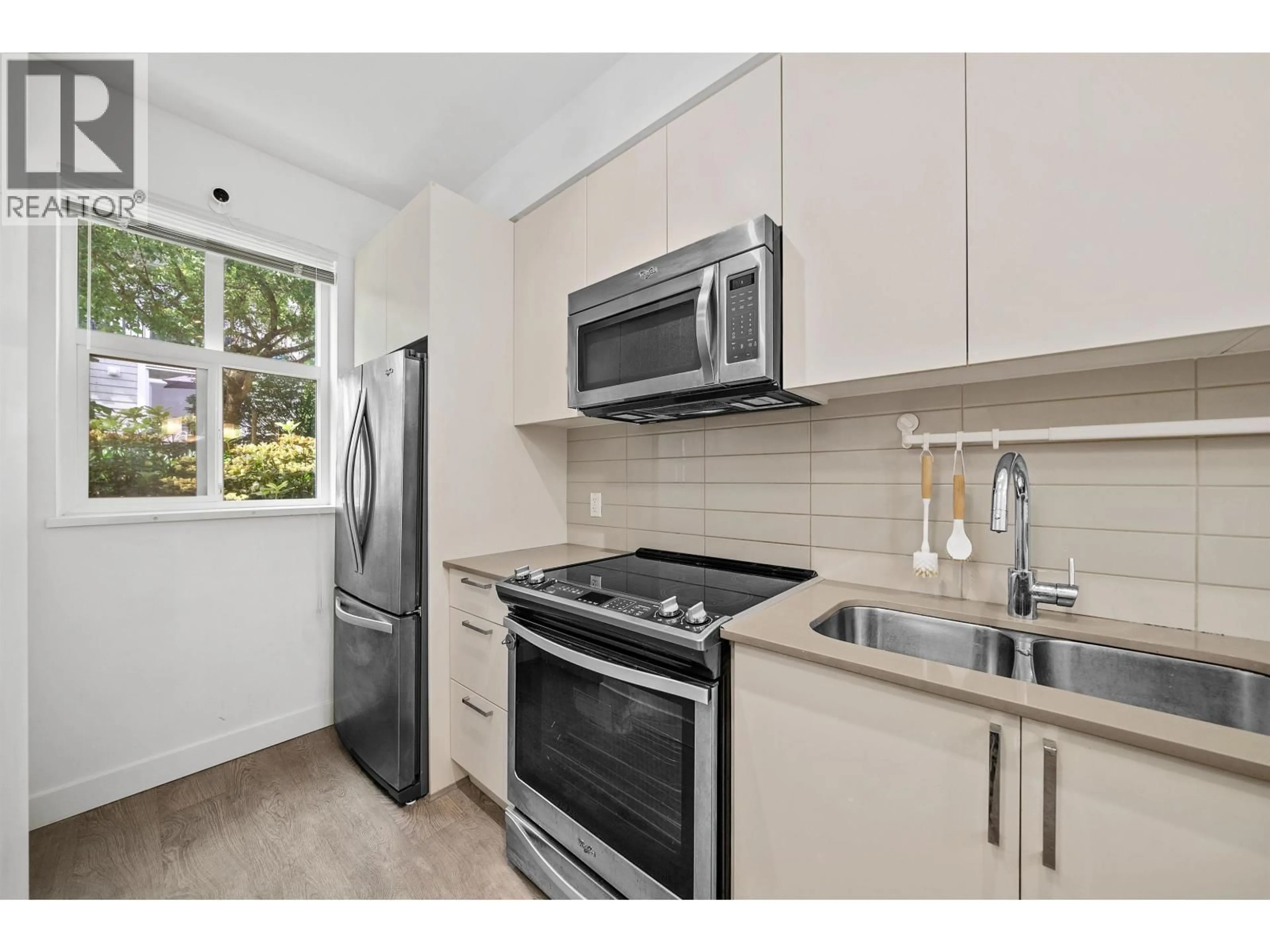 Standard kitchen, ceramic/tile floor for 119 - 7250 18TH AVENUE, Burnaby British Columbia V3N1H3