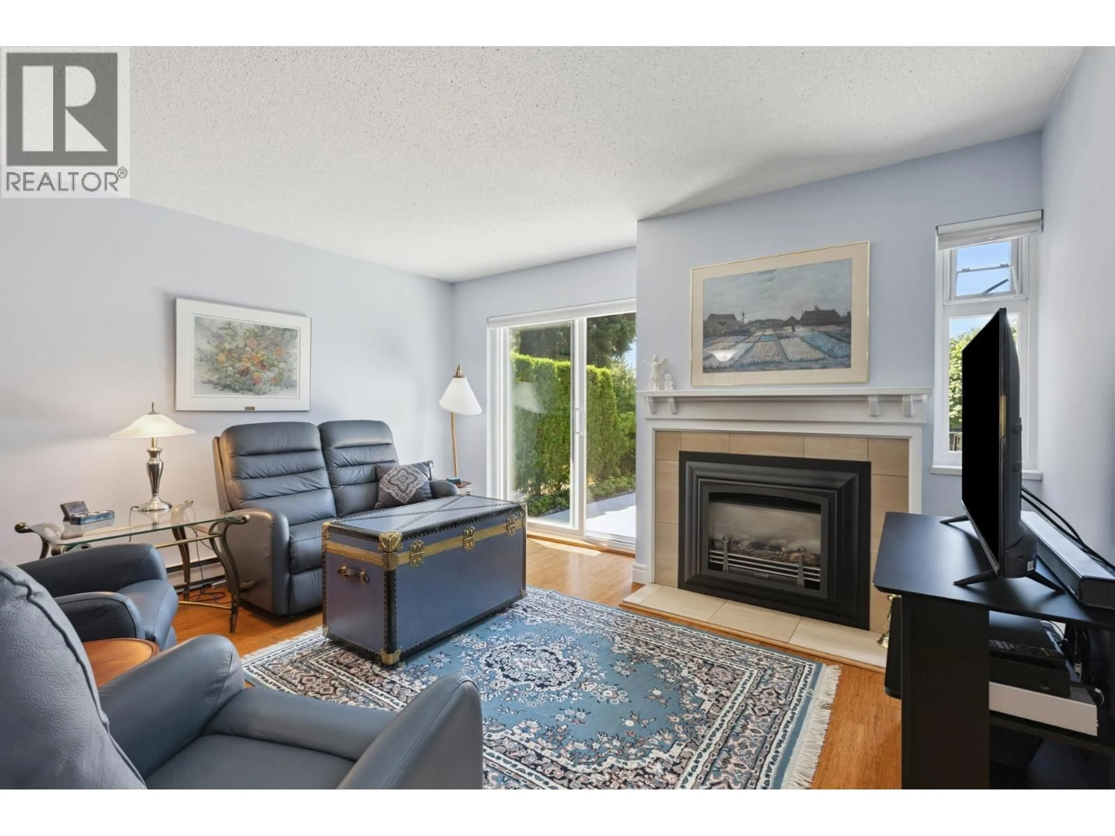 Living room with furniture, unknown for 1518 MAHON AVENUE, North Vancouver British Columbia V7M2S5