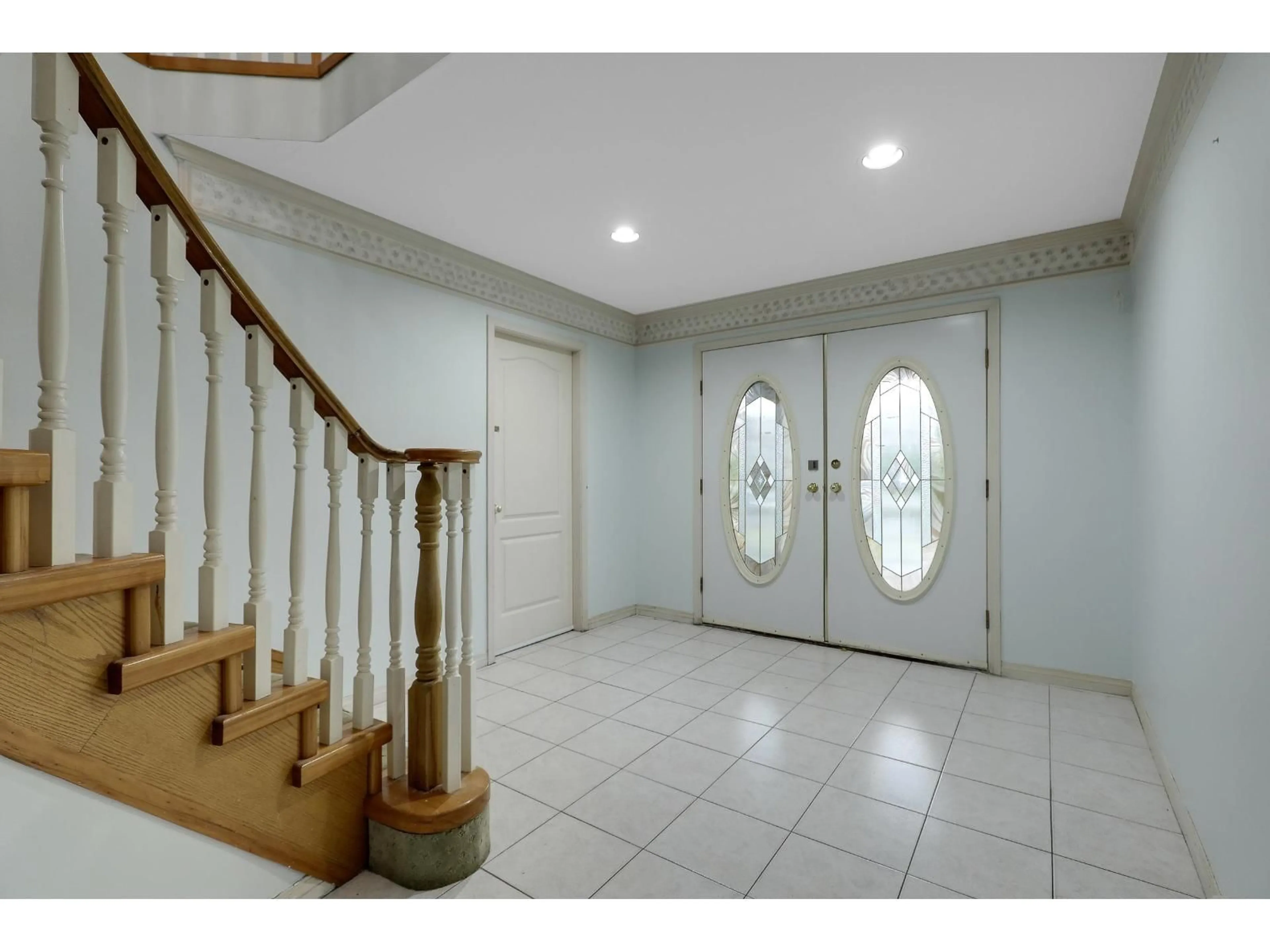 Indoor foyer for 12255 64A, Surrey British Columbia V3W3R8