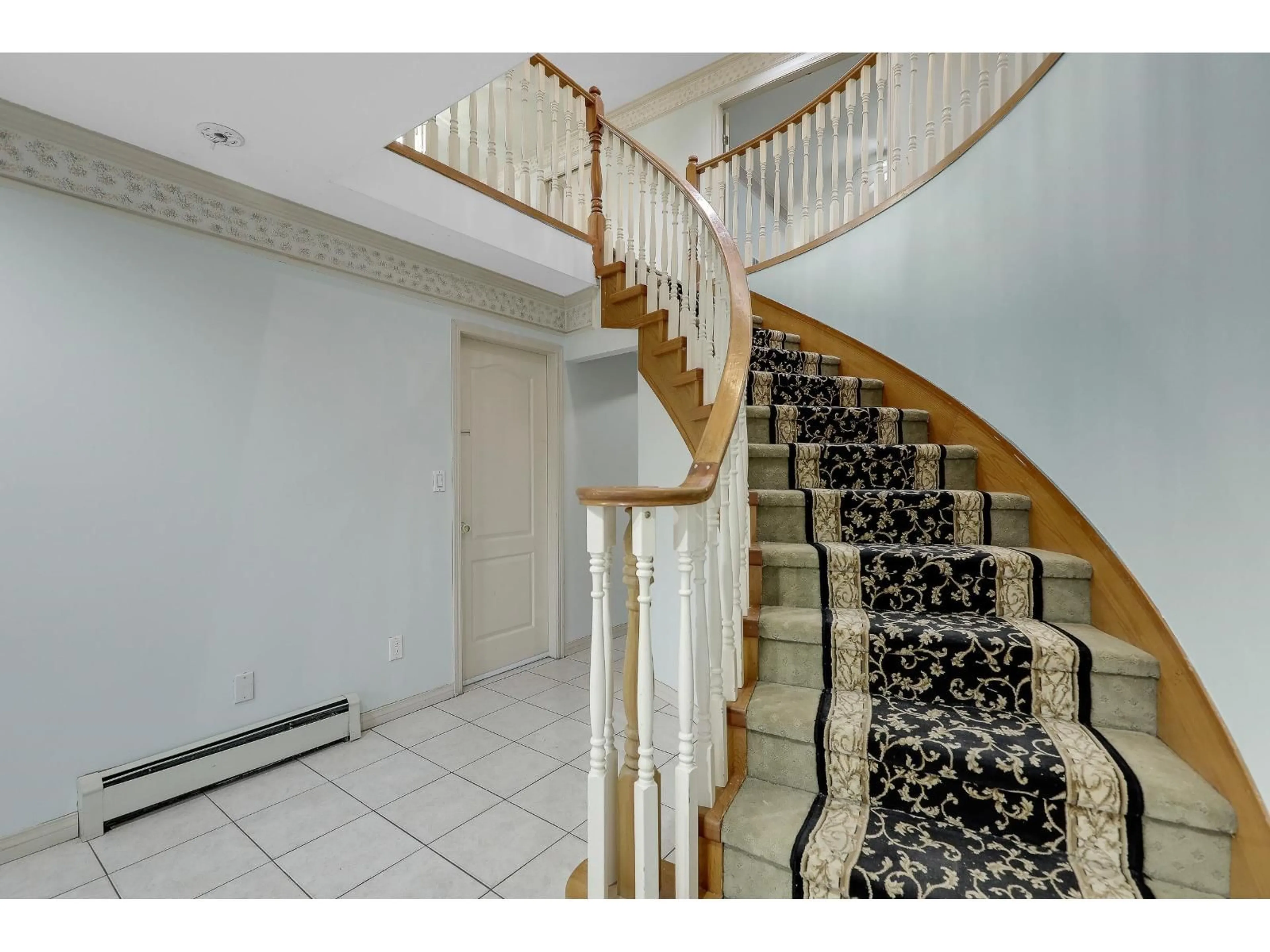 Indoor foyer for 12255 64A, Surrey British Columbia V3W3R8