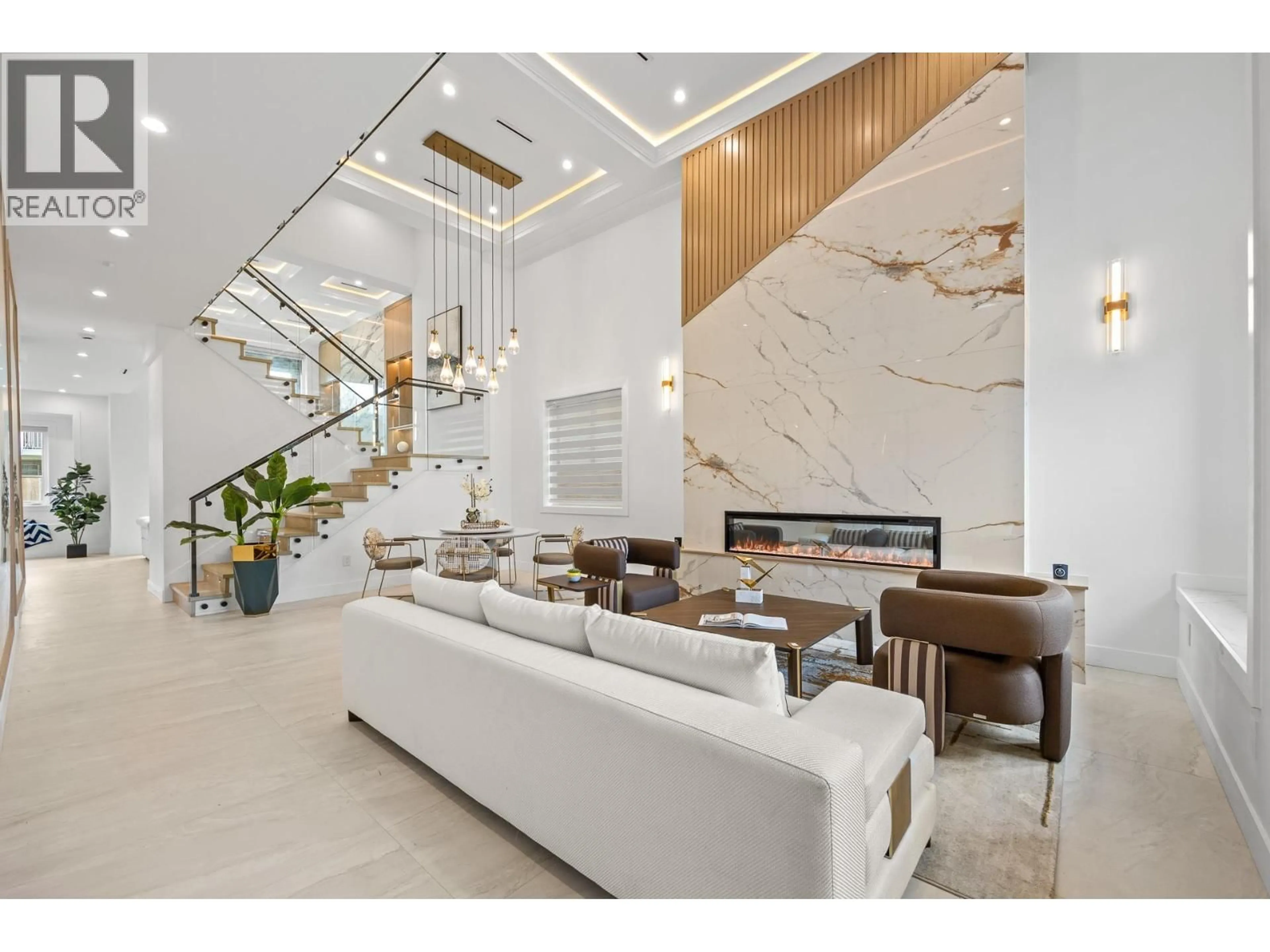 Lobby for 7420 LANGTON ROAD, Richmond British Columbia V7C4B5