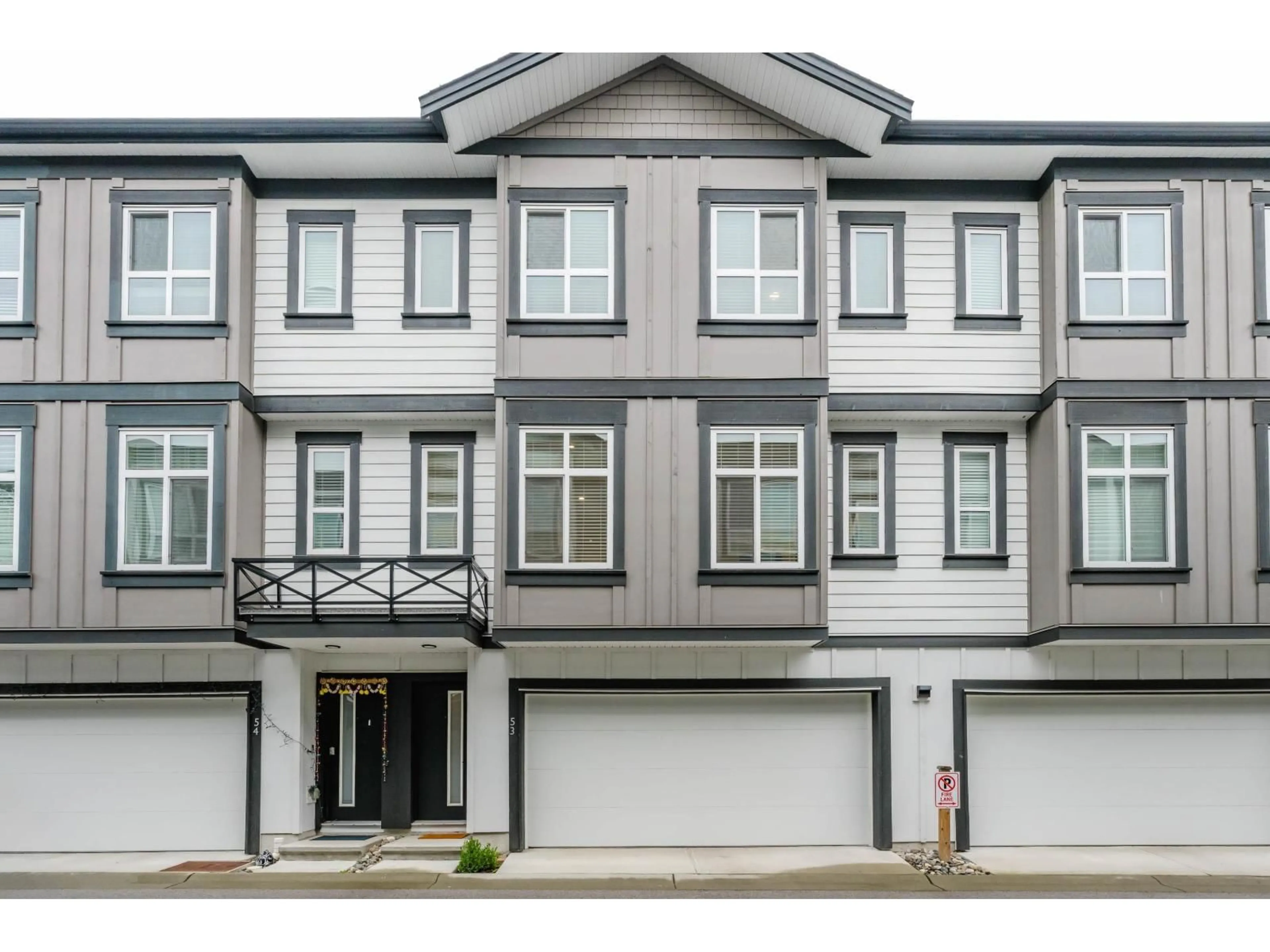 Home with vinyl exterior material, street for 53 - 19255 ALOHA, Surrey British Columbia V4N6T8