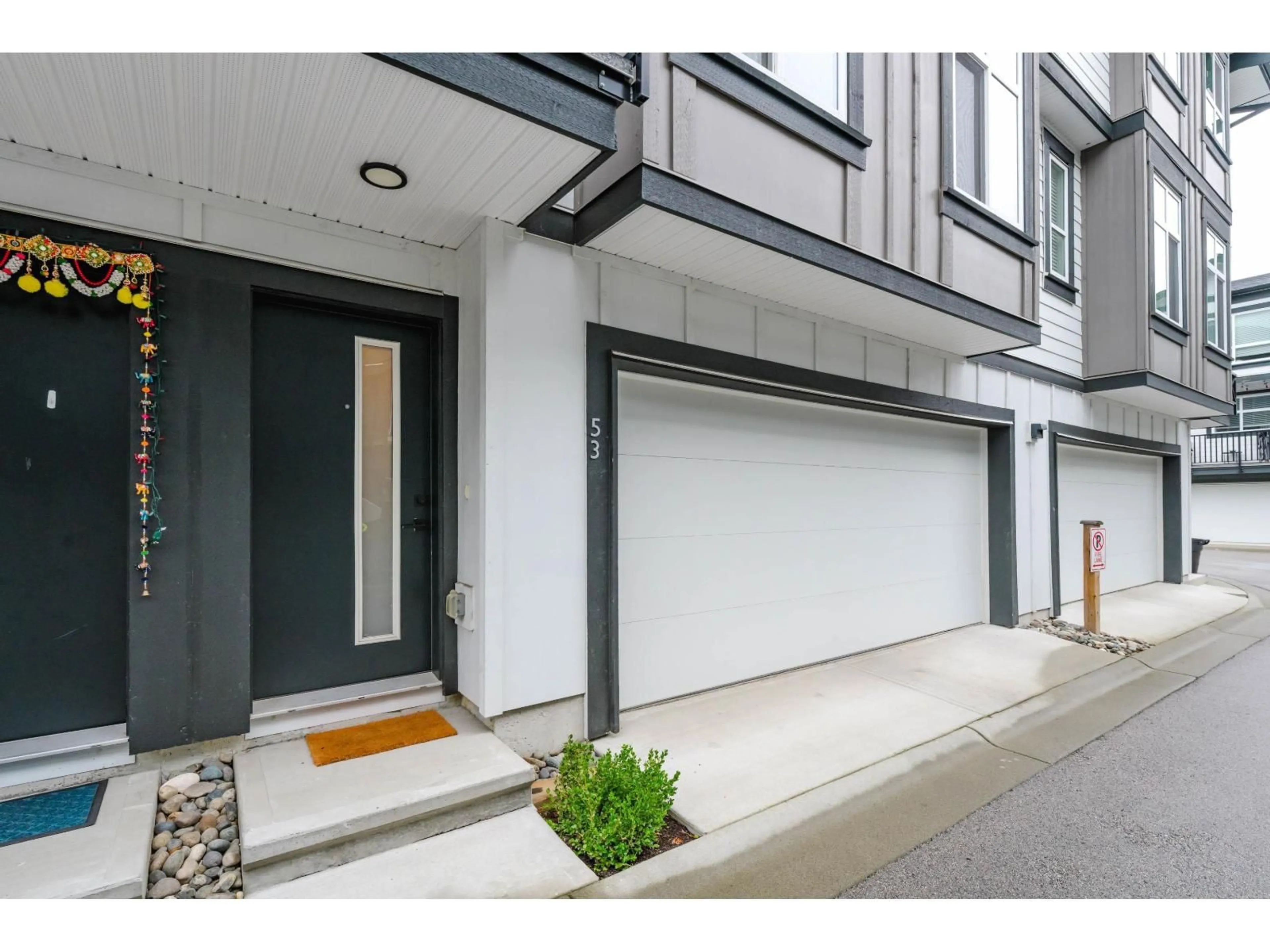 Indoor entryway for 53 - 19255 ALOHA, Surrey British Columbia V4N6T8