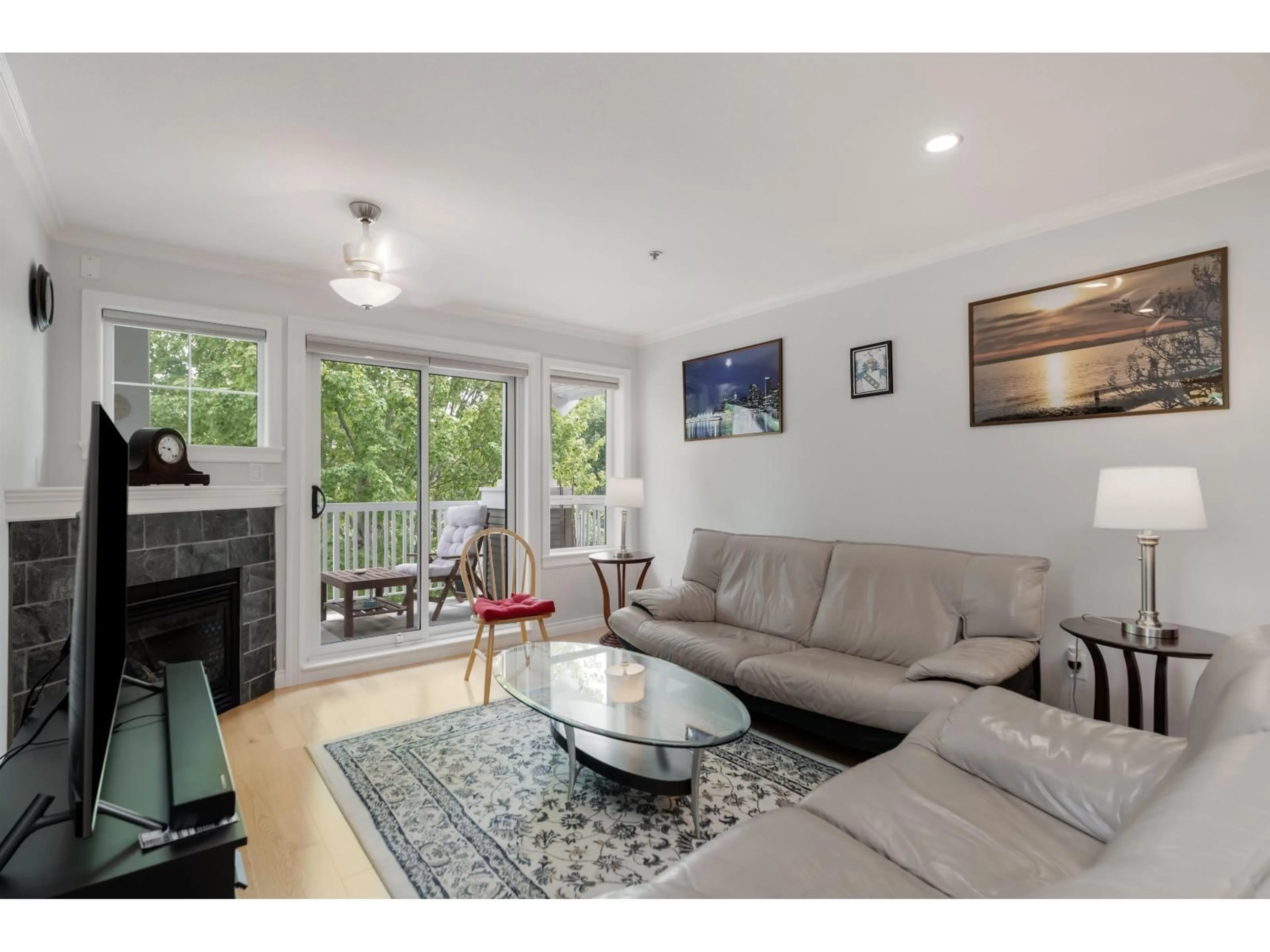 Living room with furniture, wood/laminate floor for 305 - 20750 DUNCAN, Langley British Columbia V3A9J6