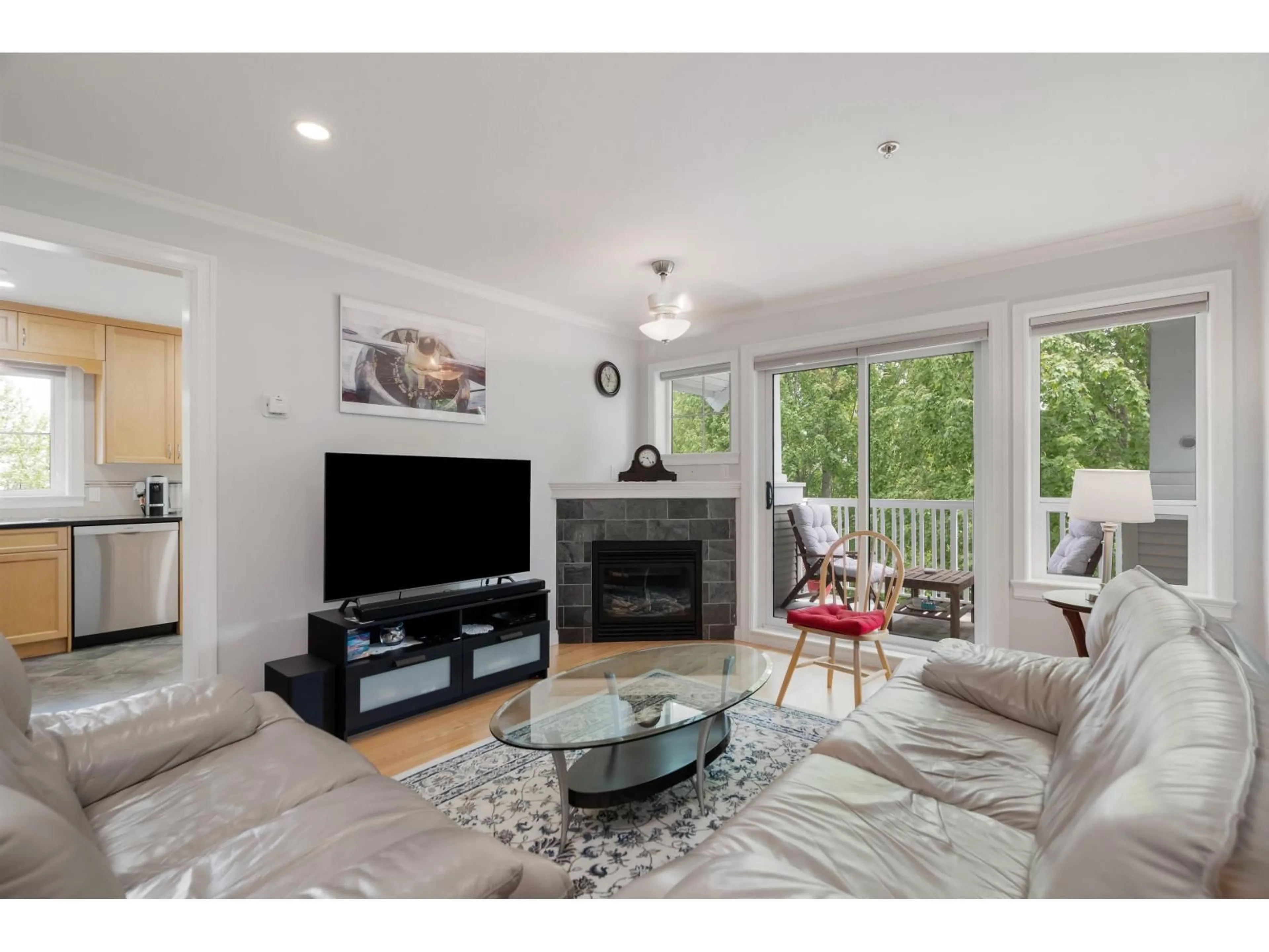 Living room with furniture, unknown for 305 - 20750 DUNCAN, Langley British Columbia V3A9J6