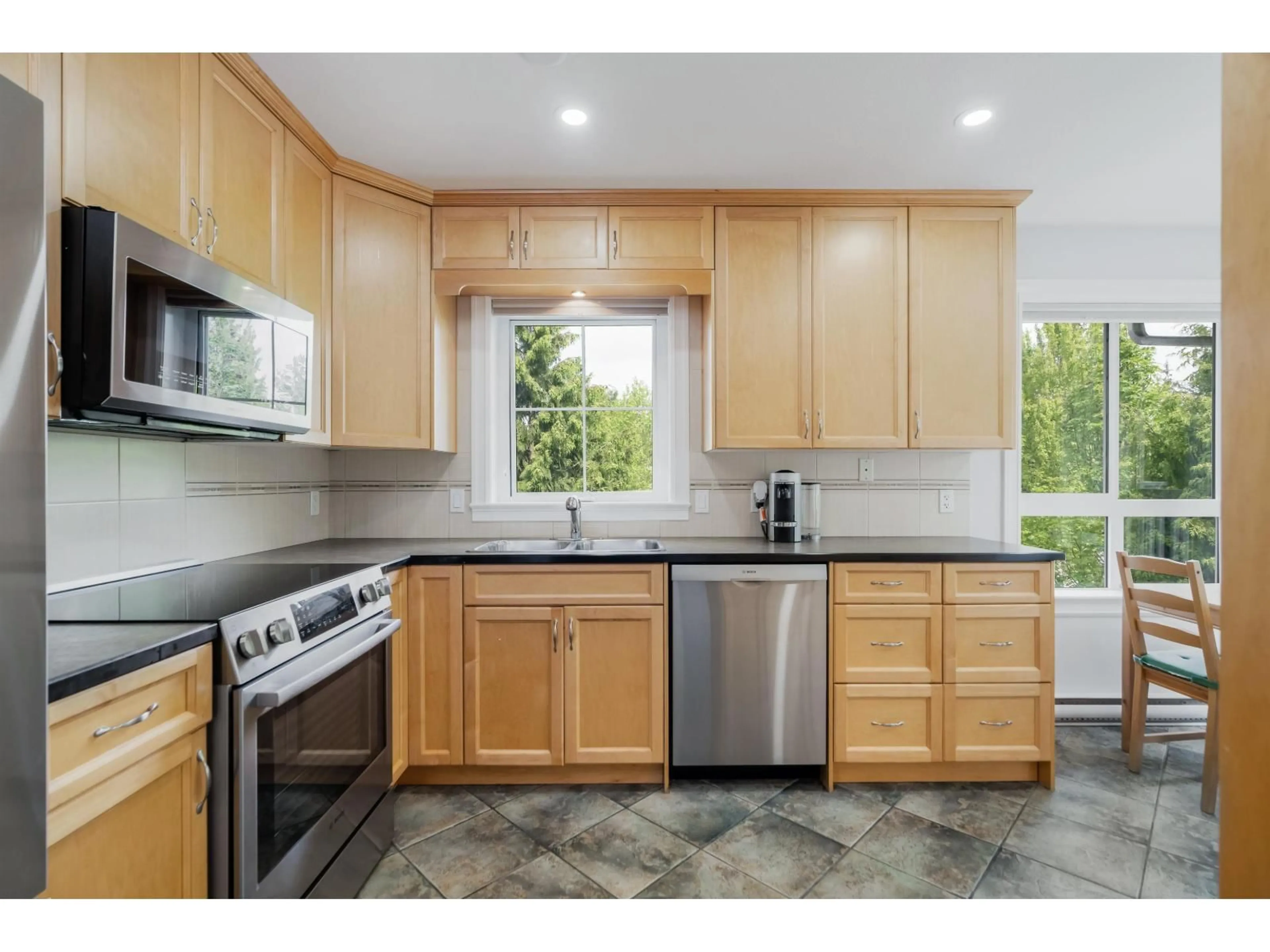 Standard kitchen, unknown for 305 - 20750 DUNCAN, Langley British Columbia V3A9J6