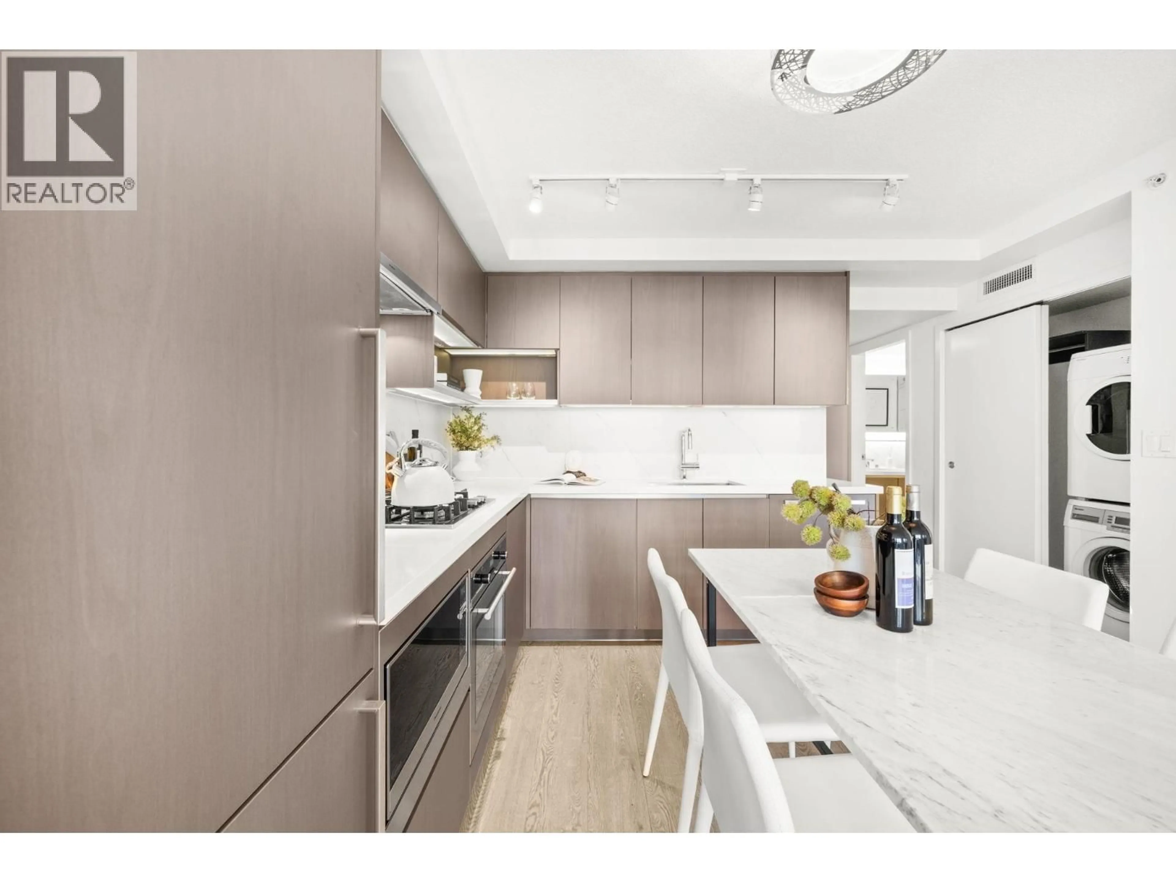 Contemporary kitchen, unknown for 617 - 8833 HAZELBRIDGE WAY, Richmond British Columbia V6X0N3