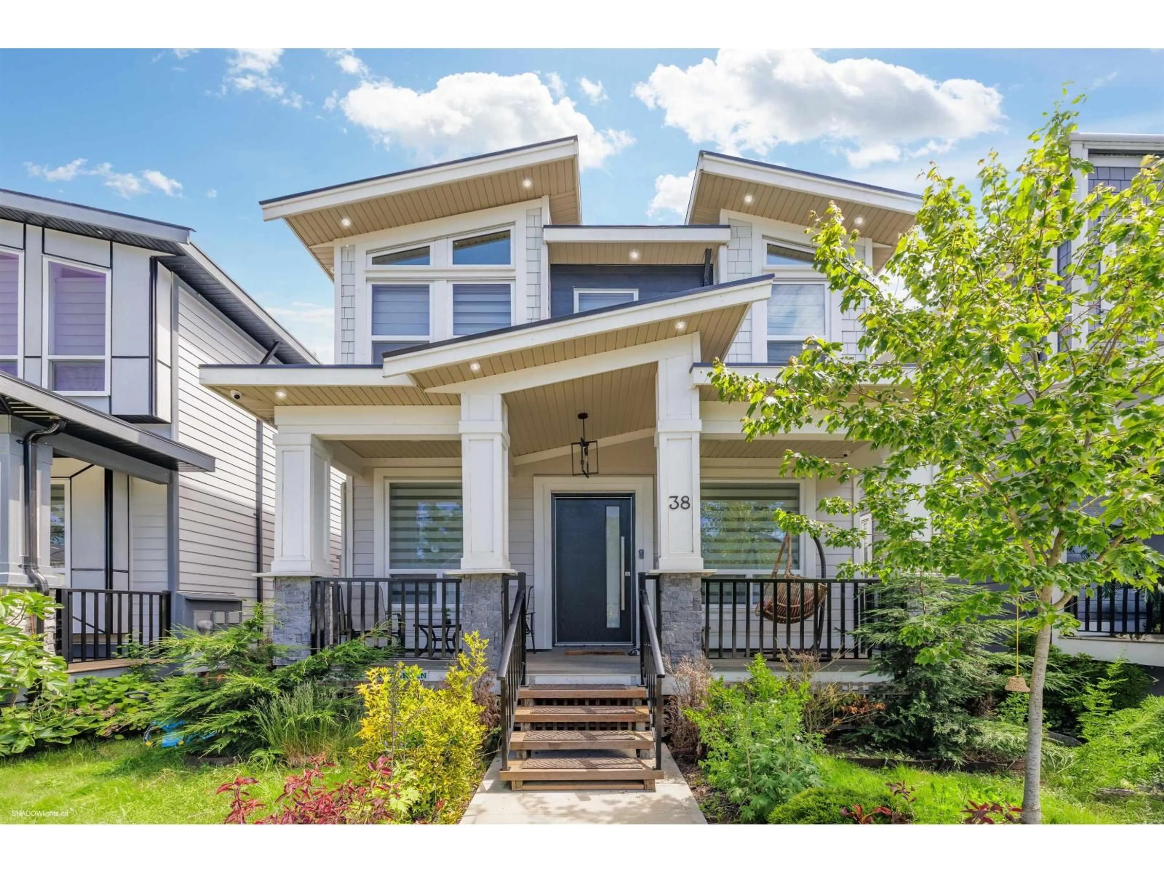 Home with vinyl exterior material, street for 38 172, Surrey British Columbia V3Z9R2