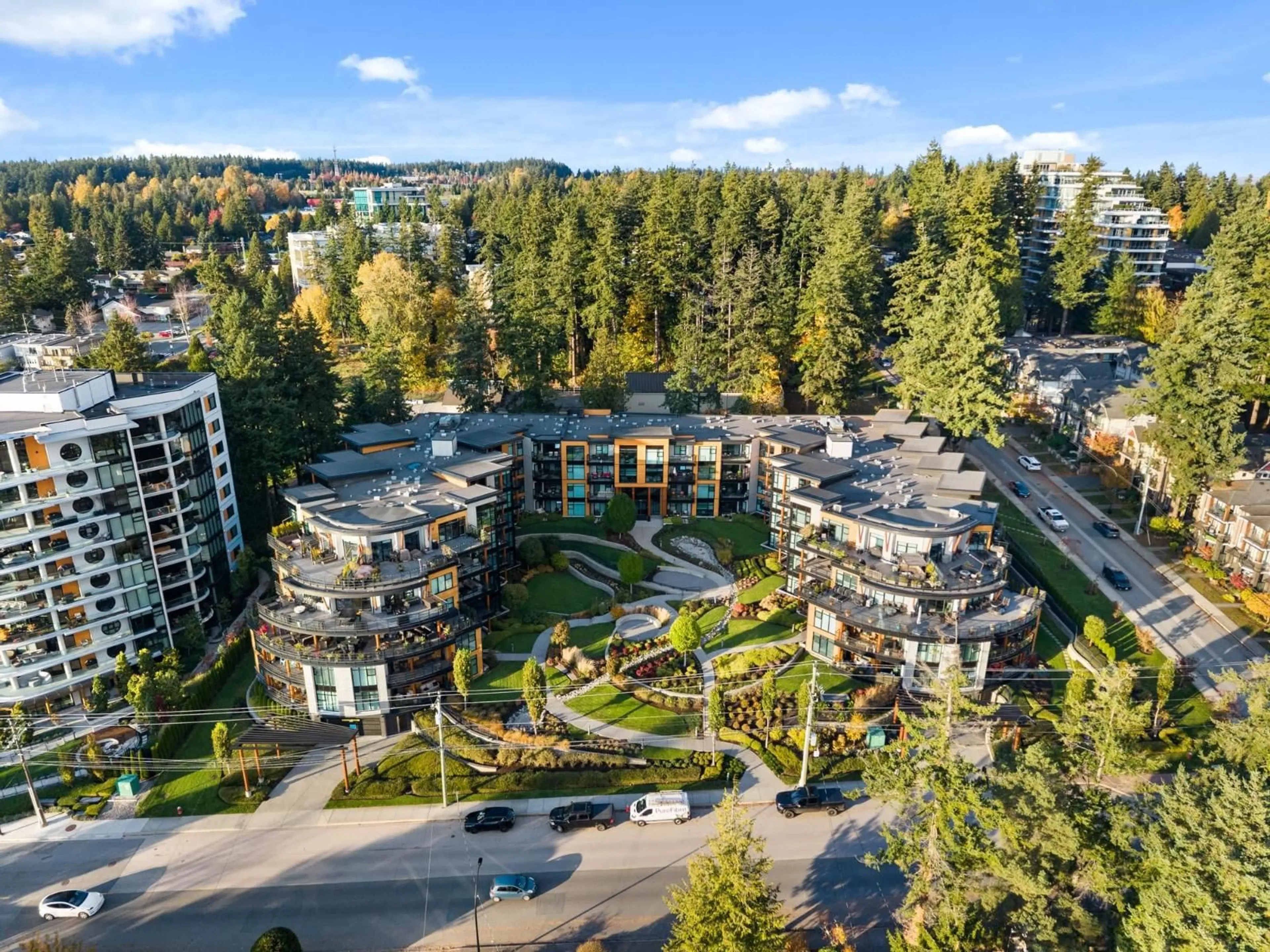 A pic from outside/outdoor area/front of a property/back of a property/a pic from drone, unknown for 413 - 14855 THRIFT, White Rock British Columbia V4B2J6