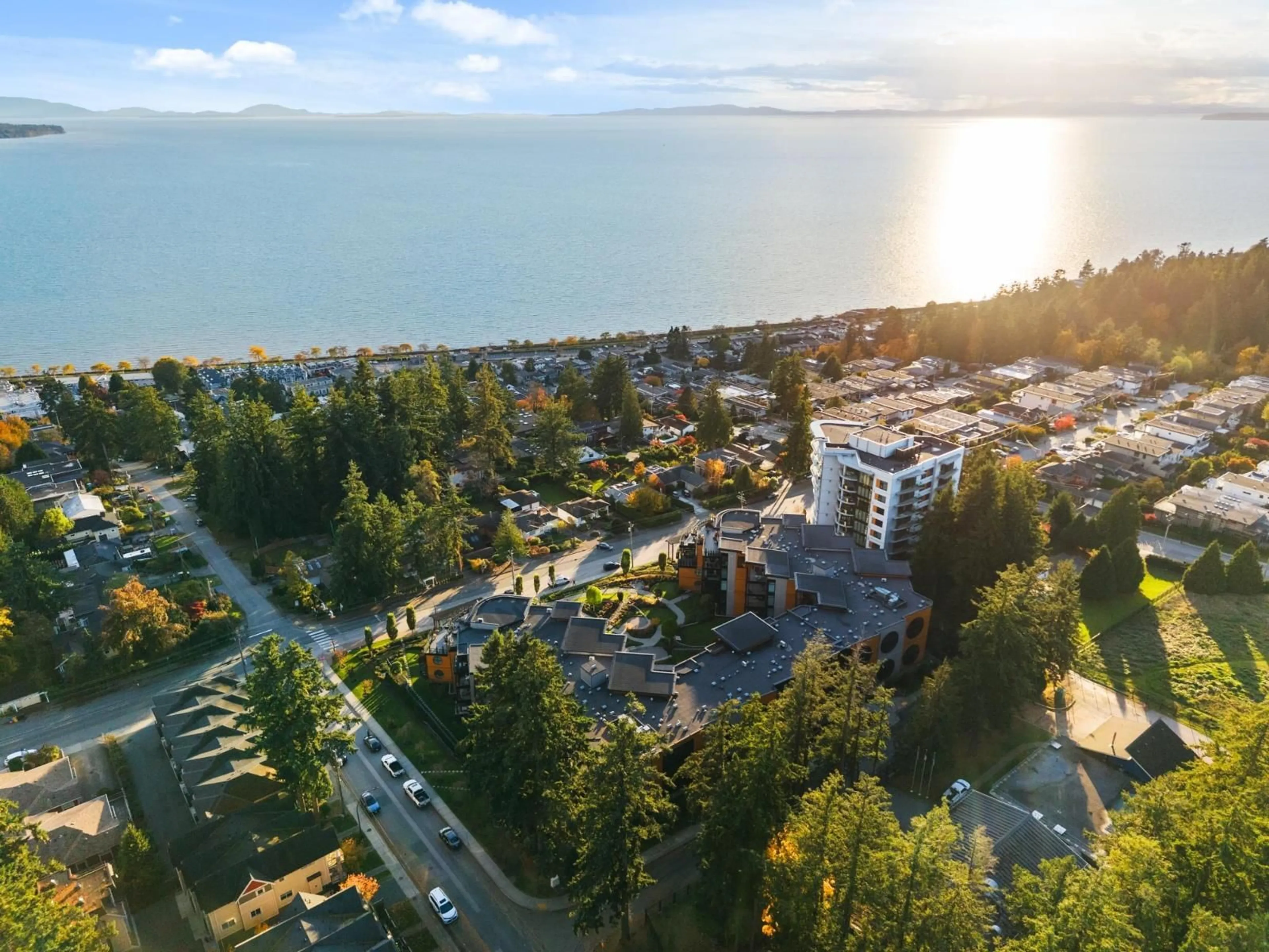 A pic from outside/outdoor area/front of a property/back of a property/a pic from drone, water/lake/river/ocean view for 413 - 14855 THRIFT, White Rock British Columbia V4B2J6