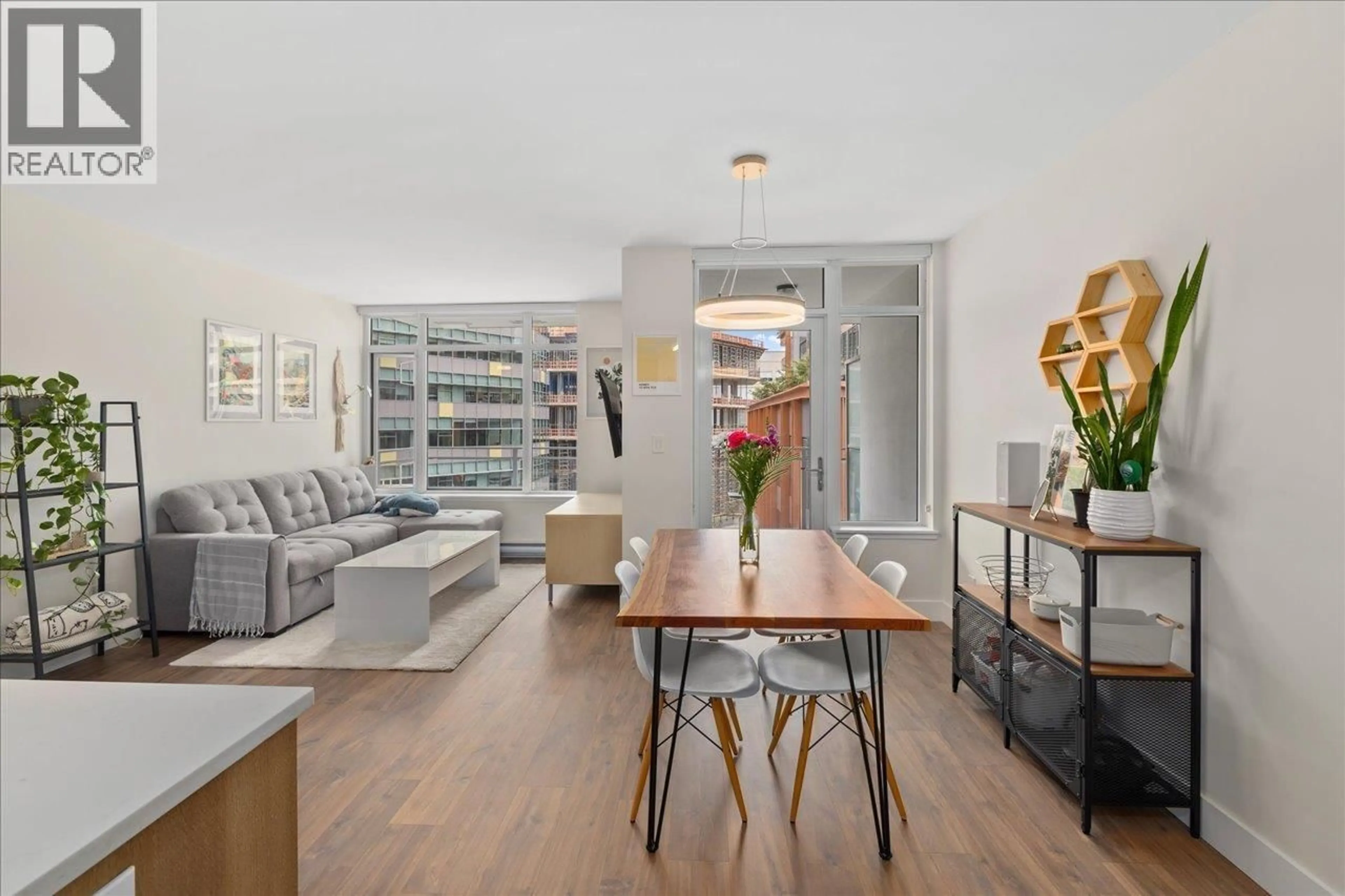 Living room with furniture, unknown for 607 - 258 NELSON'S COURT, New Westminster British Columbia V3L0J9