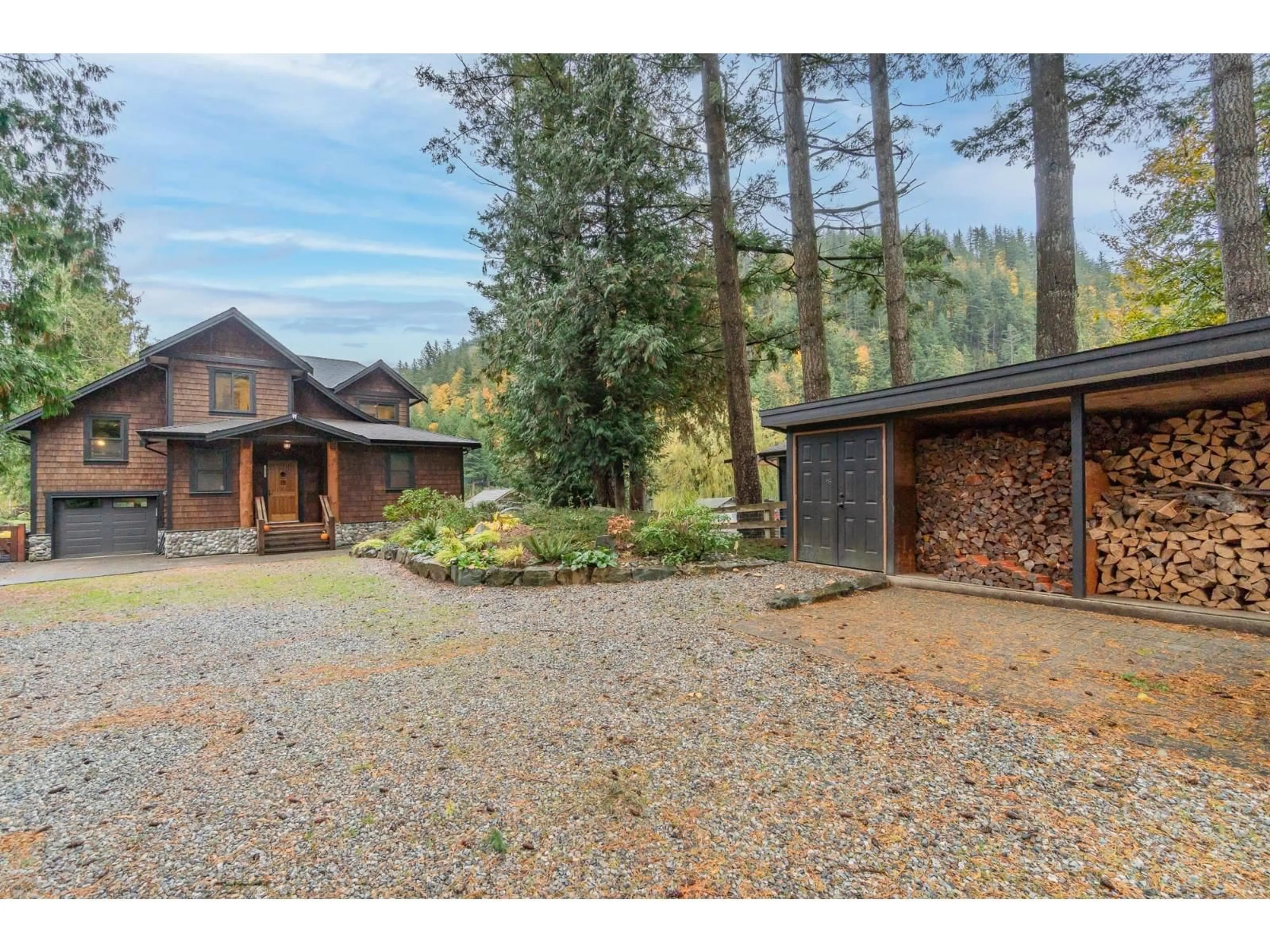 A pic from outside/outdoor area/front of a property/back of a property/a pic from drone, unknown for 44062 ERROCK PL, Mission British Columbia V0M1N0