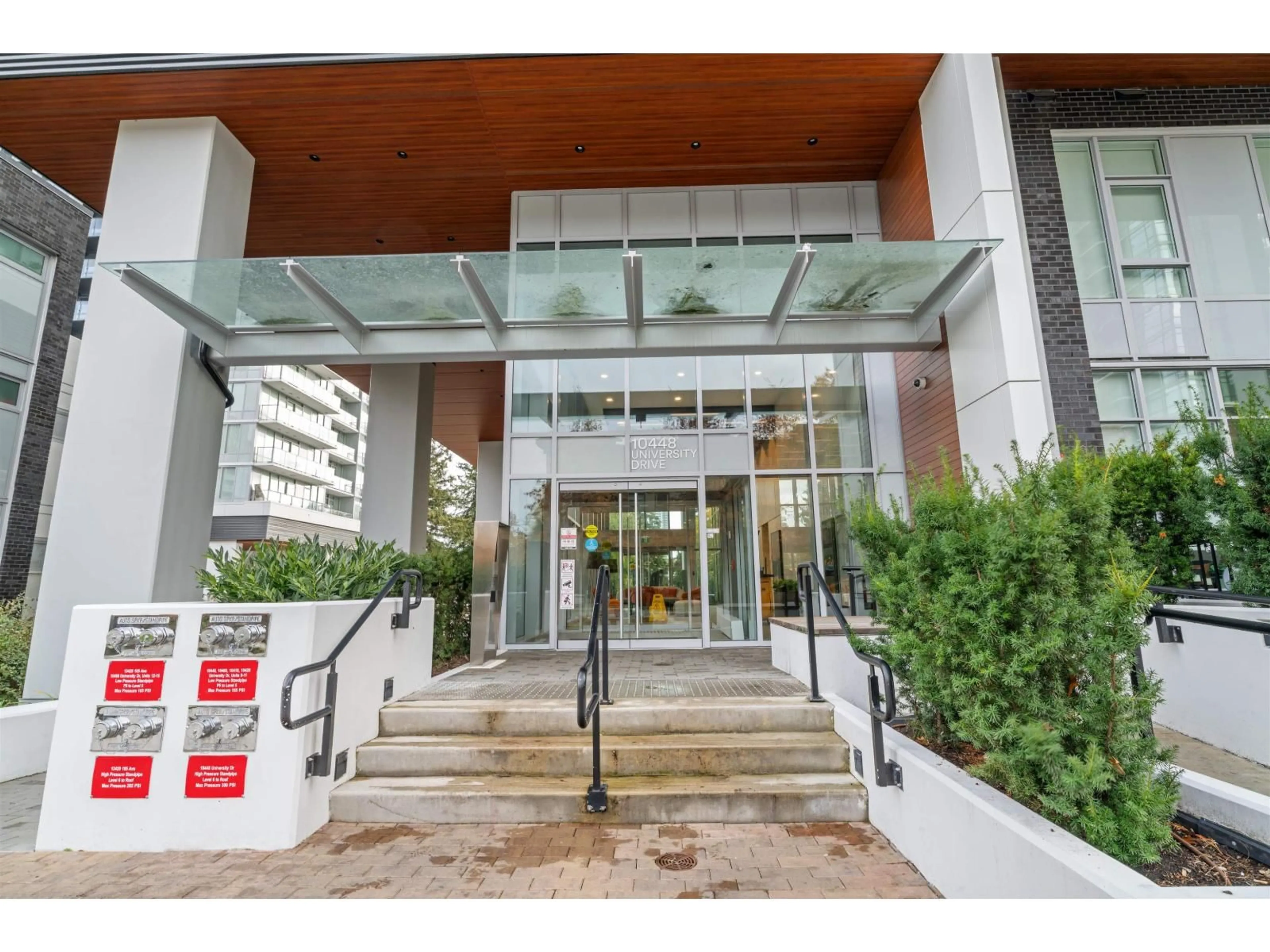 Indoor foyer for 1409 - 10448 UNIVERSITY, Surrey British Columbia V3T0S7