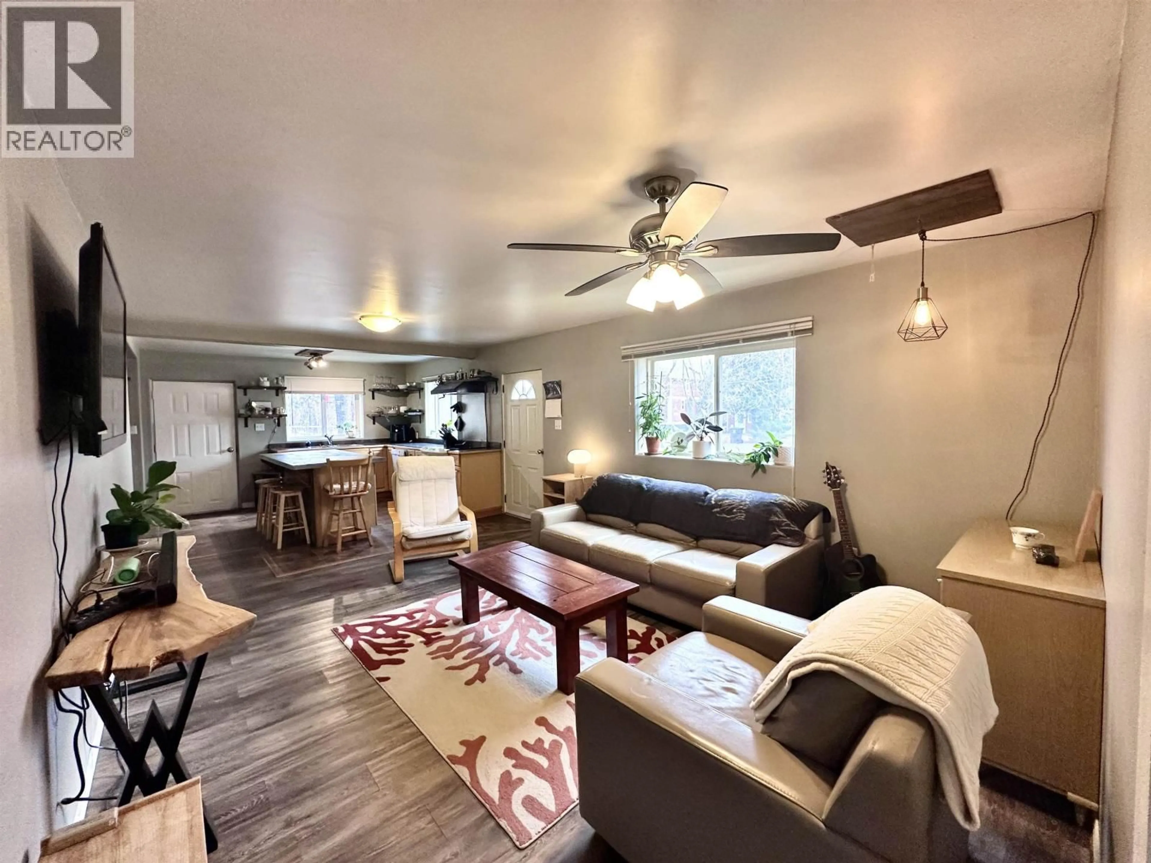 Living room with furniture, wood/laminate floor for 1144 6TH AVENUE, Valemount British Columbia V0E2Z0