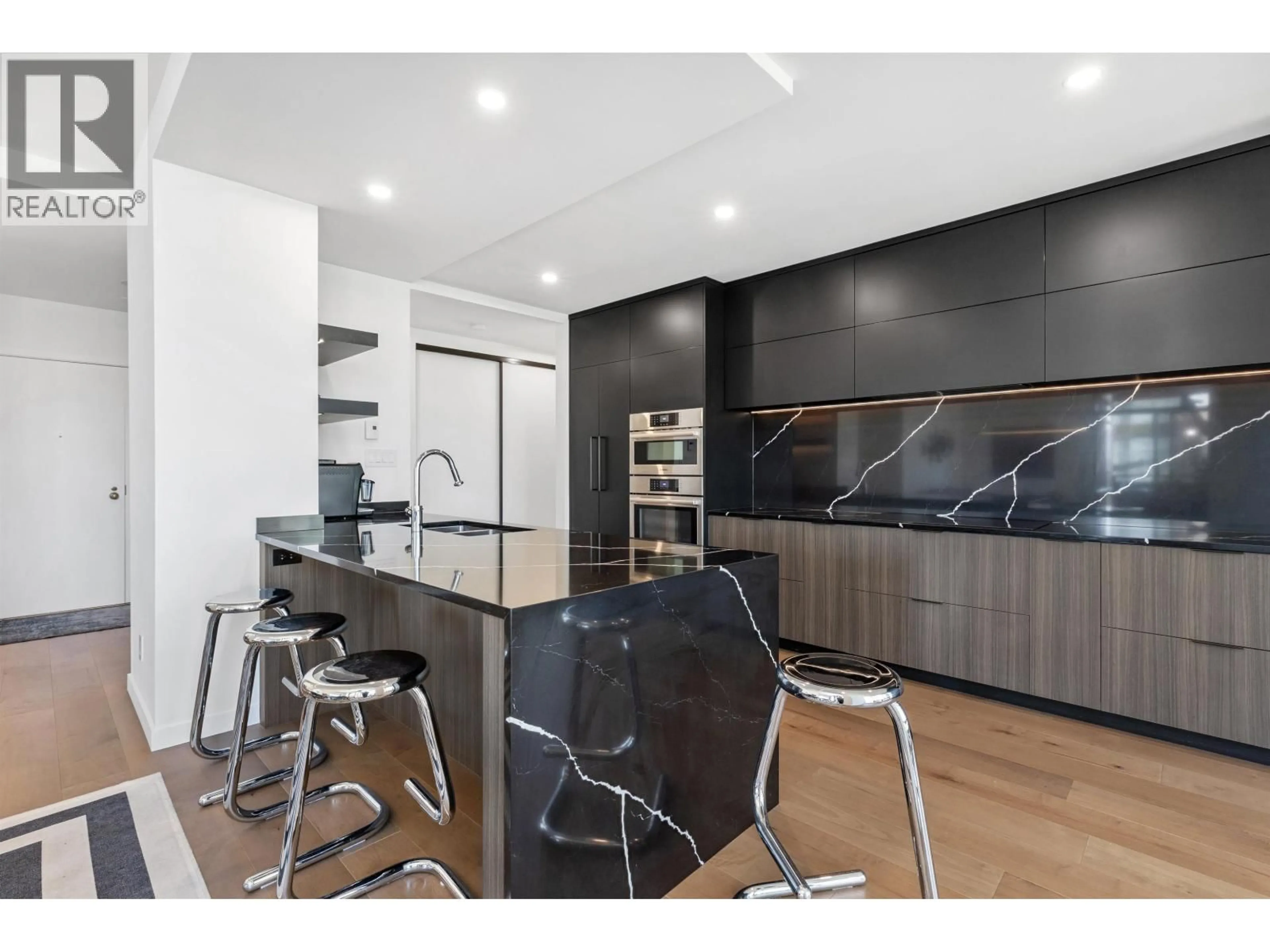 Contemporary kitchen, wood/laminate floor for 8C - 1500 ALBERNI STREET, Vancouver British Columbia V6G3C9