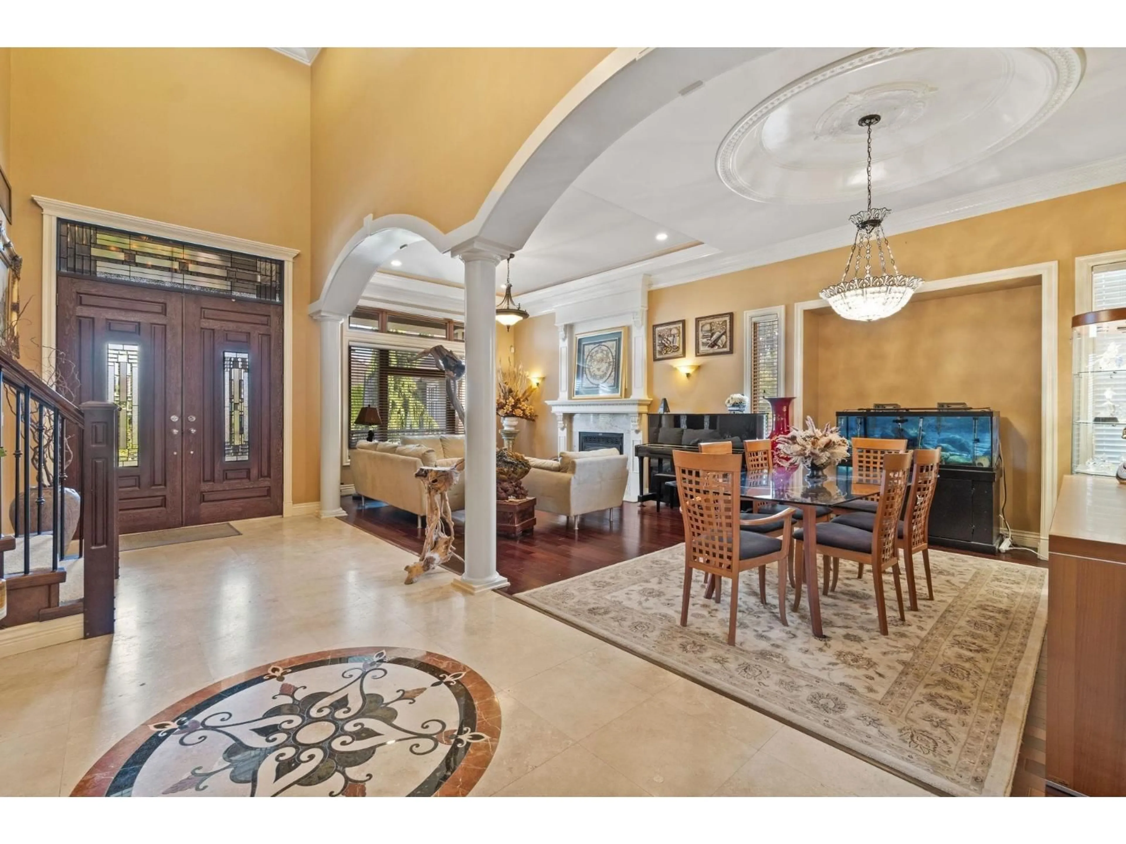 Indoor foyer for 16308 91A, Surrey British Columbia V4N5S5