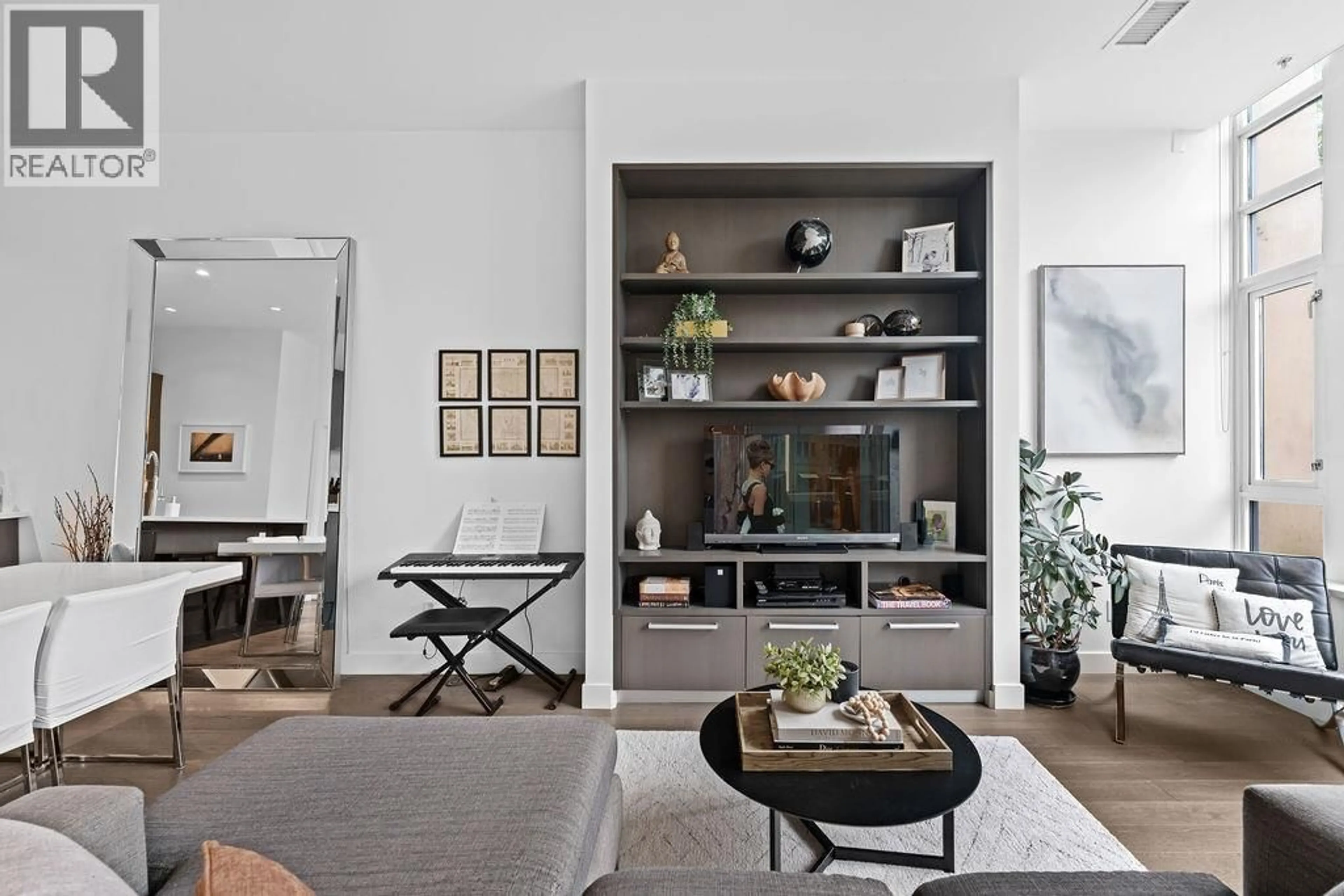 Living room with furniture, unknown for 230 1 AVENUE, Vancouver British Columbia V5Y3T2