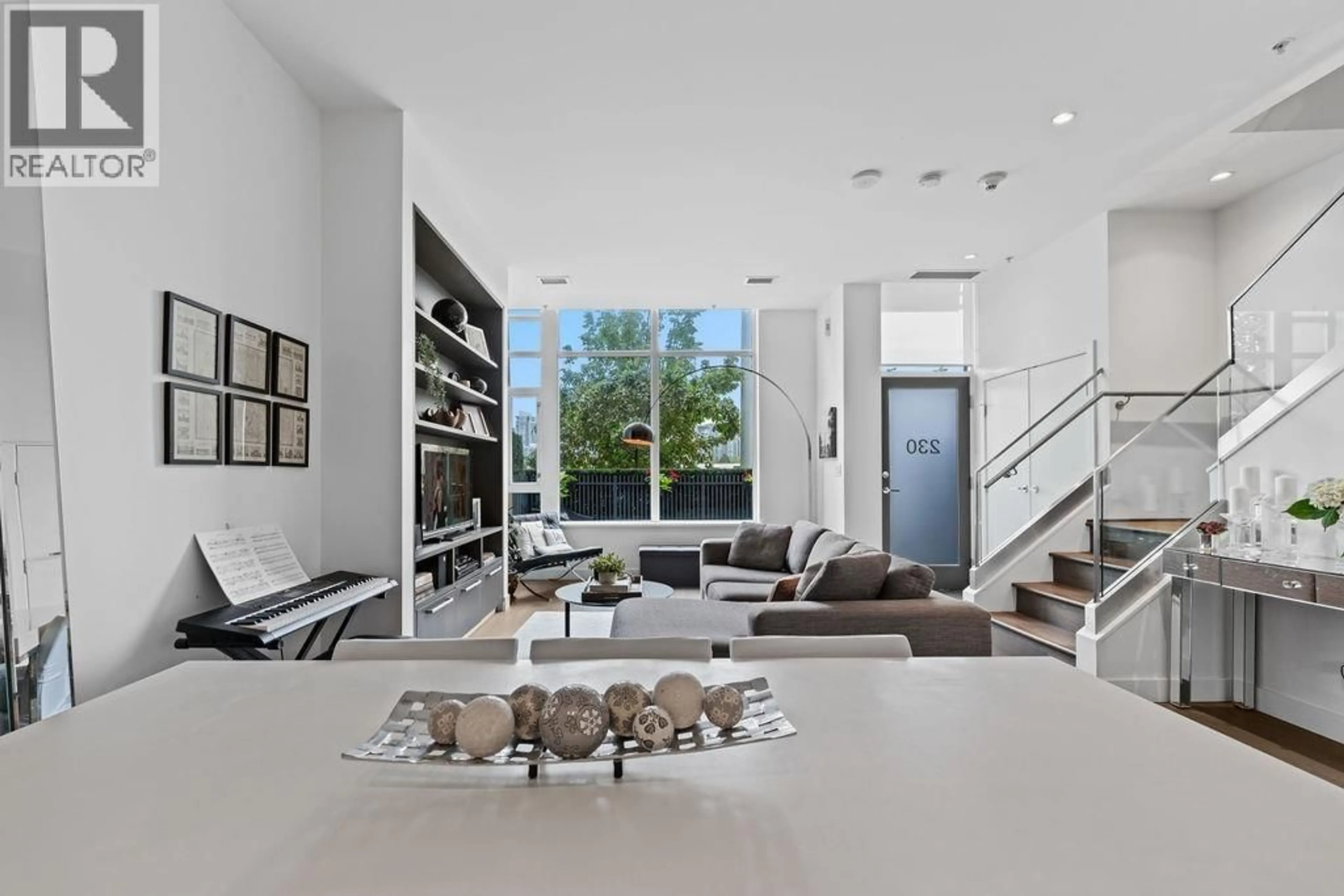 Unknown for 230 1 AVENUE, Vancouver British Columbia V5Y3T2