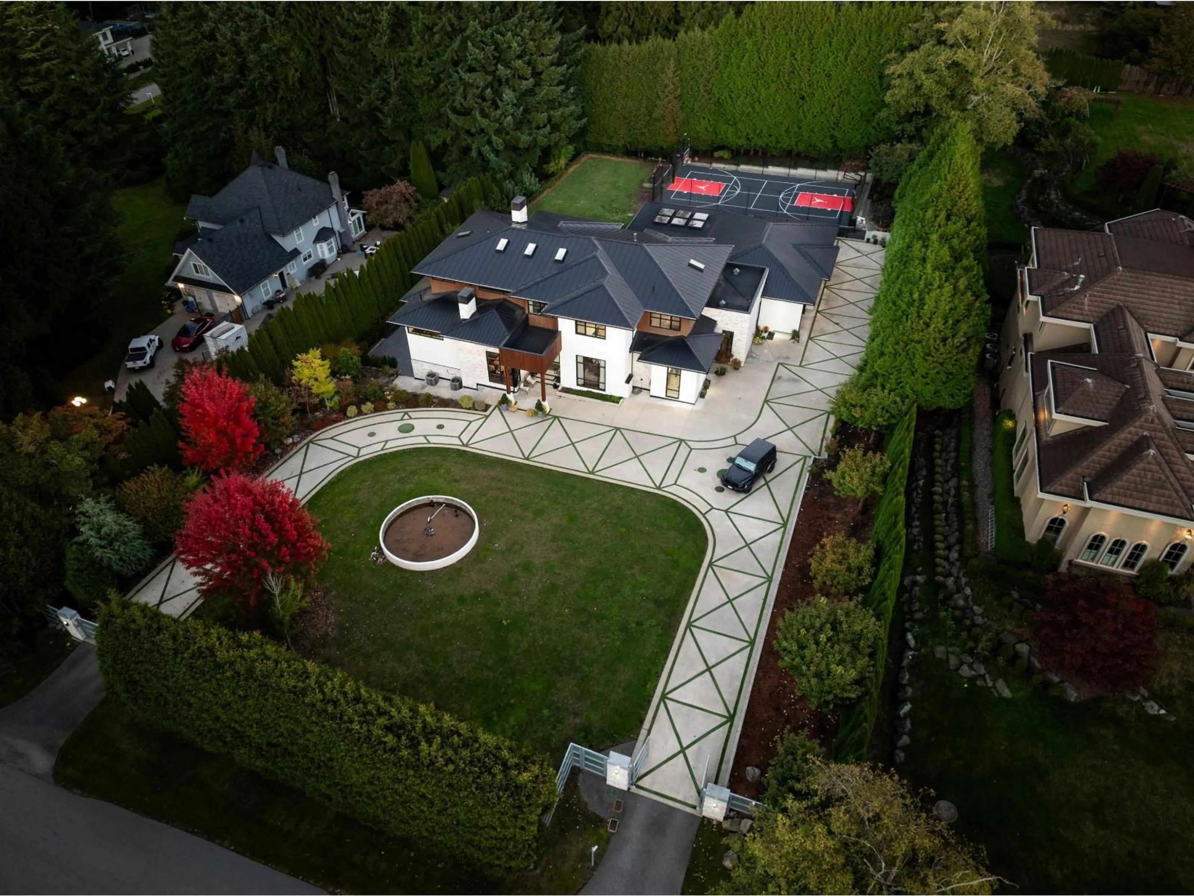 A pic from outside/outdoor area/front of a property/back of a property/a pic from drone, street for 3016 163, Surrey British Columbia V3S0E3
