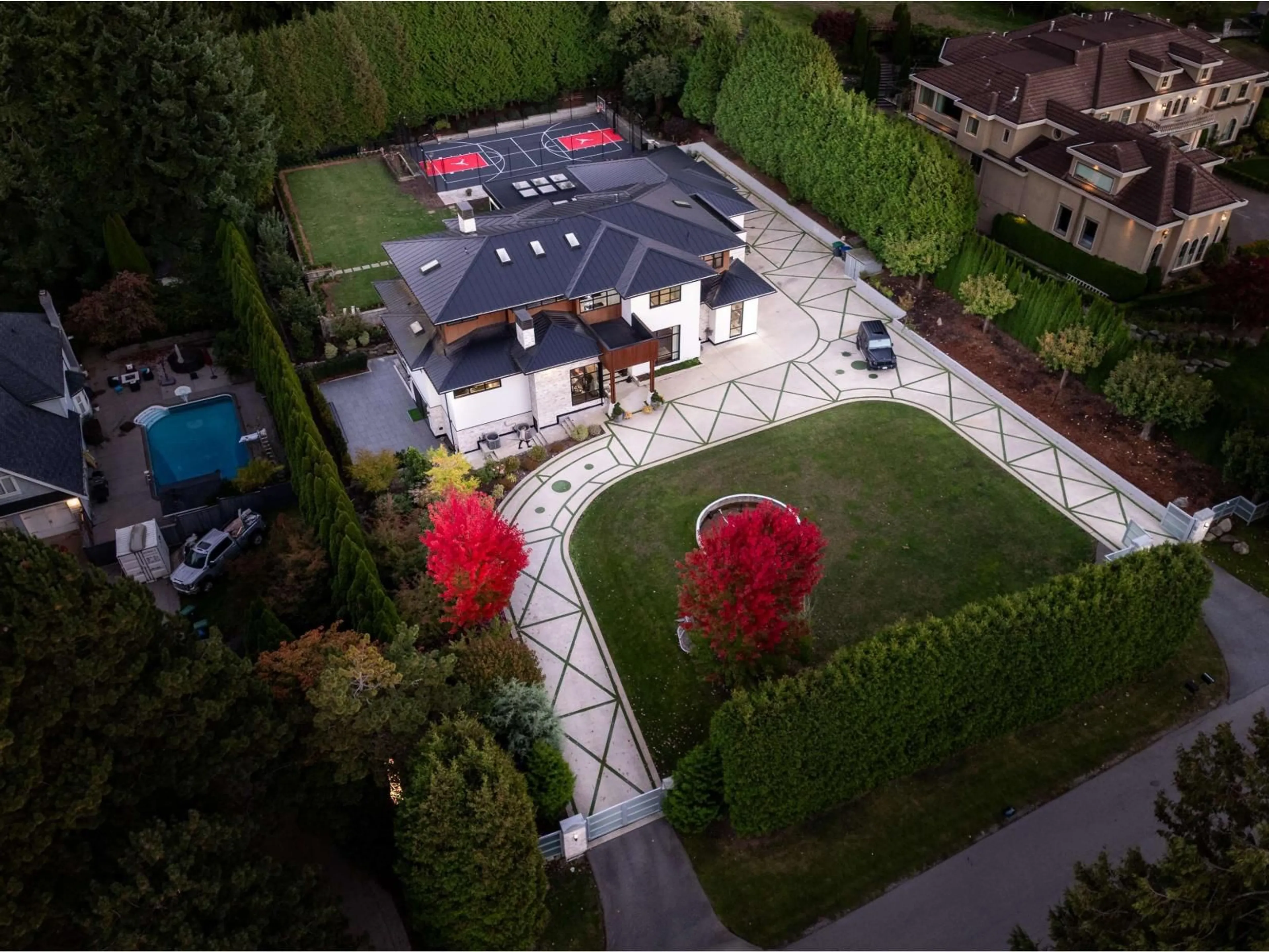 A pic from outside/outdoor area/front of a property/back of a property/a pic from drone, street for 3016 163, Surrey British Columbia V3S0E3