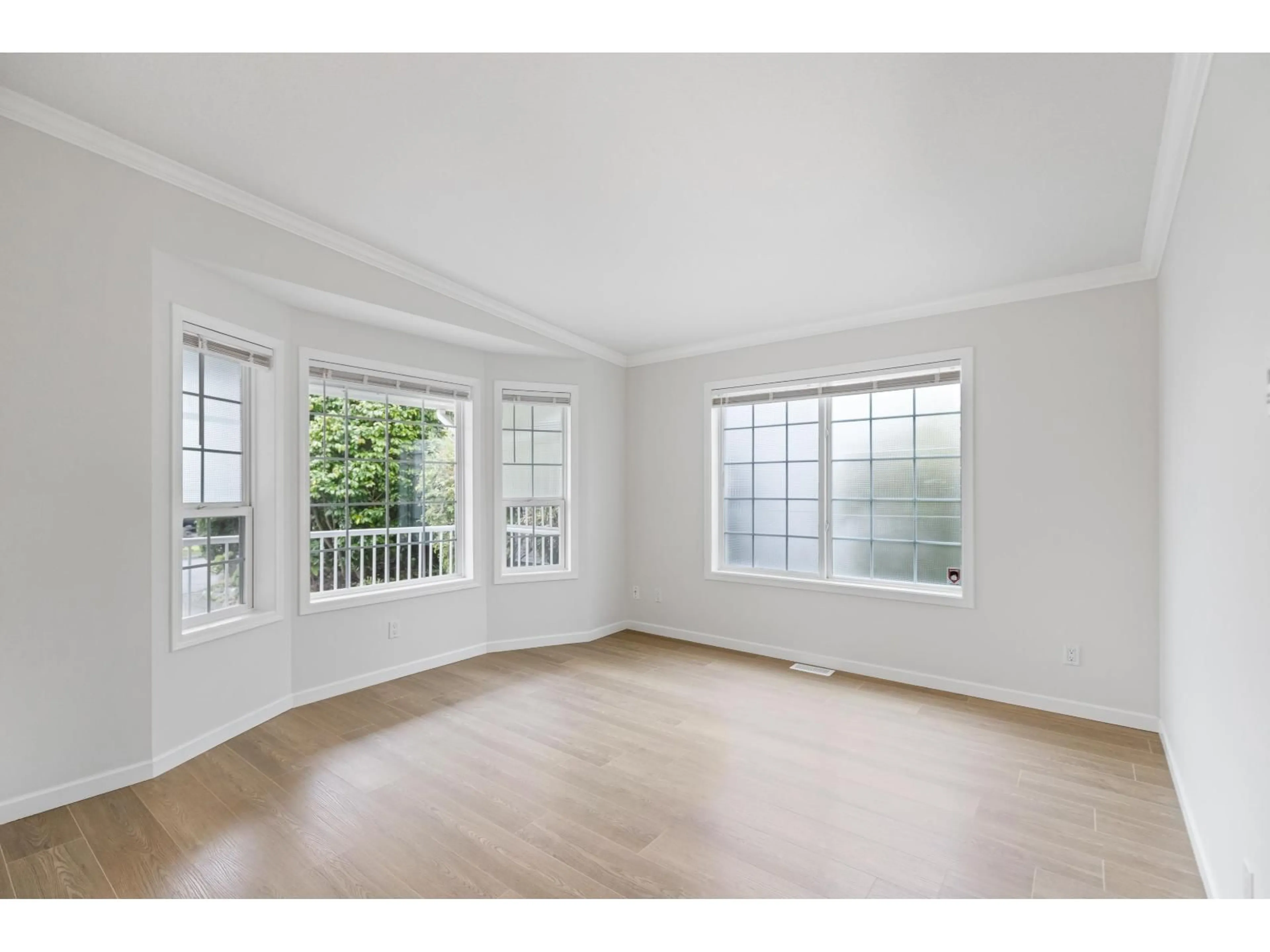 A pic of a room for 42 - 1840 160, Surrey British Columbia V4A4X4