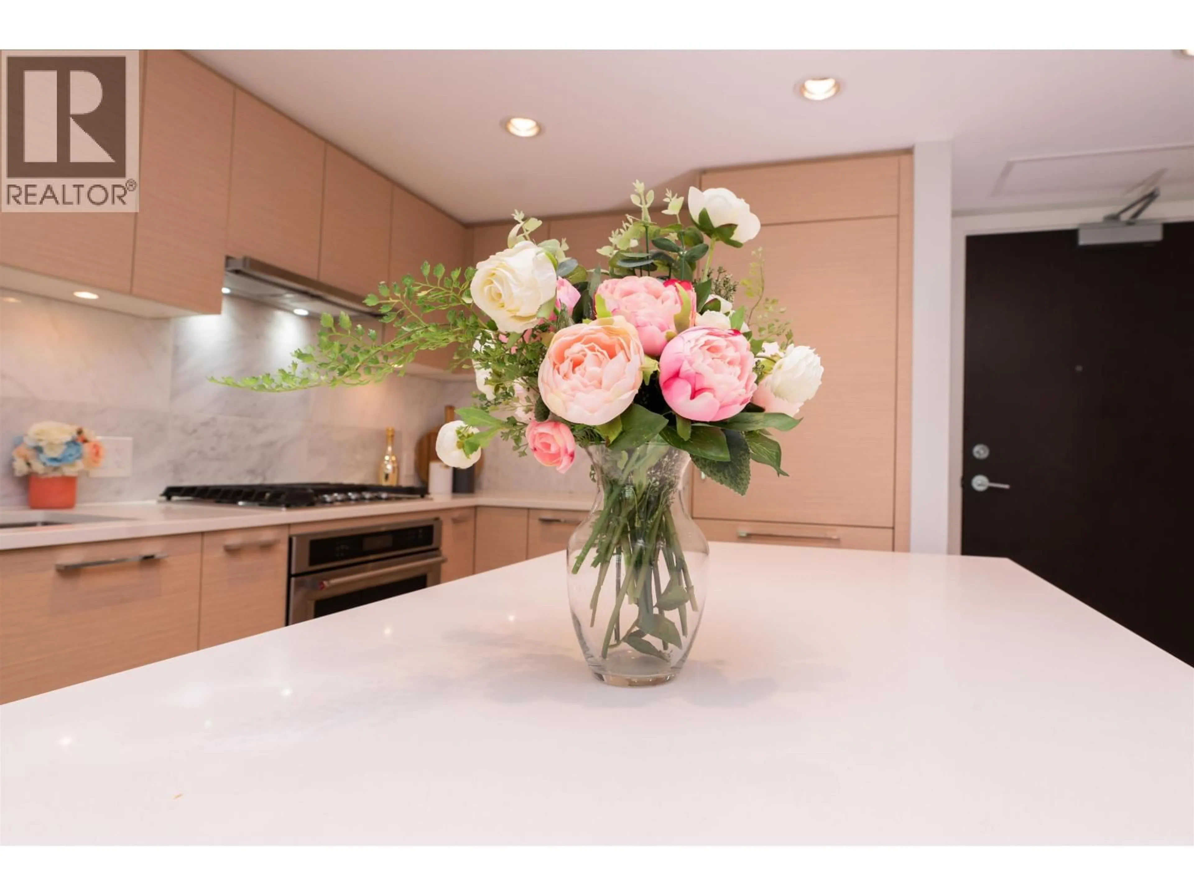 Contemporary kitchen, wood/laminate floor for 1005 - 6700 DUNBLANE AVENUE, Burnaby British Columbia V5H0J3