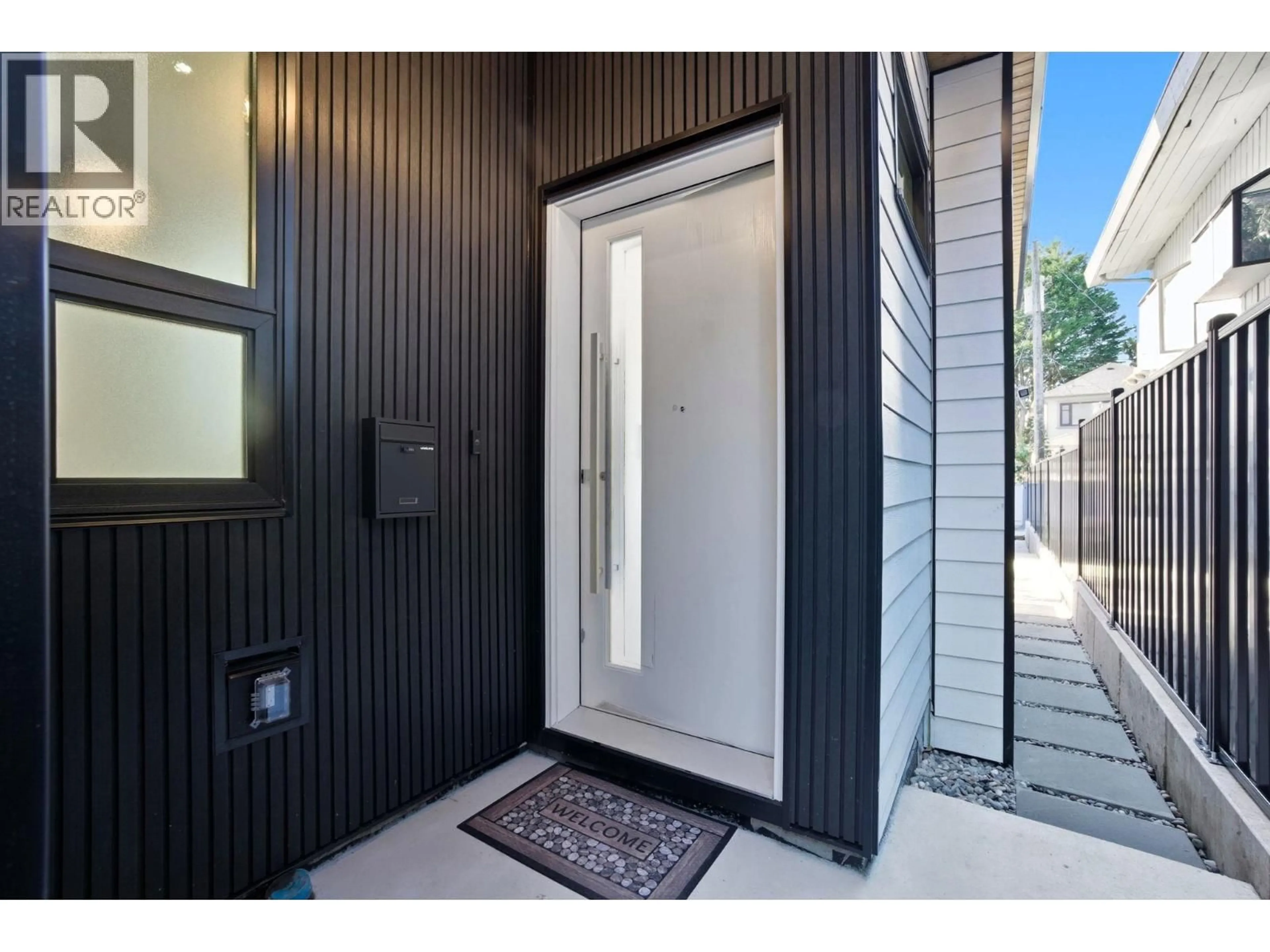 Indoor entryway for 2 - 6141 YEW STREET, Vancouver British Columbia V6M3Z1