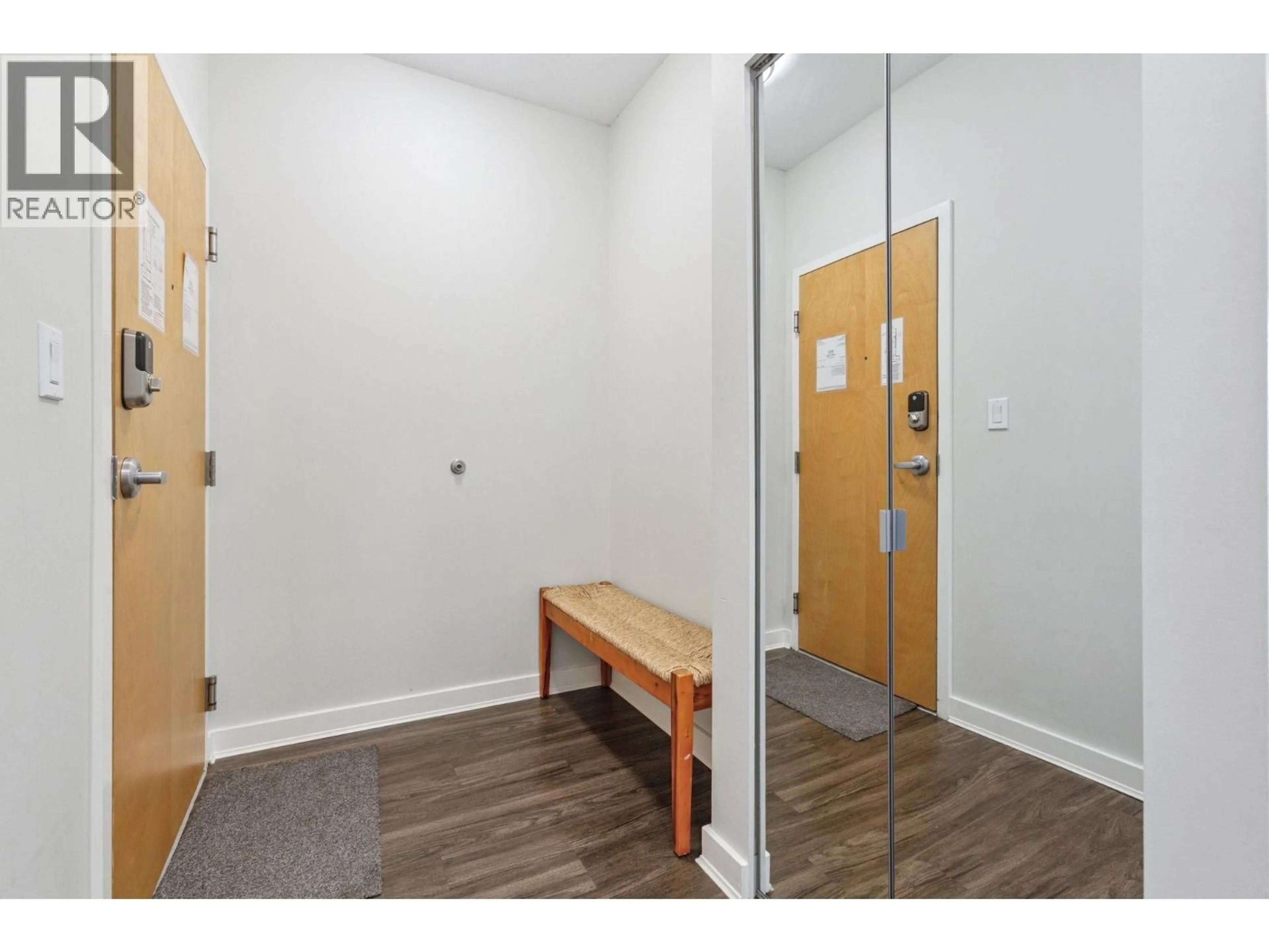 Indoor entryway for 509 - 1249 GRANVILLE STREET, Vancouver British Columbia V6Z1M5