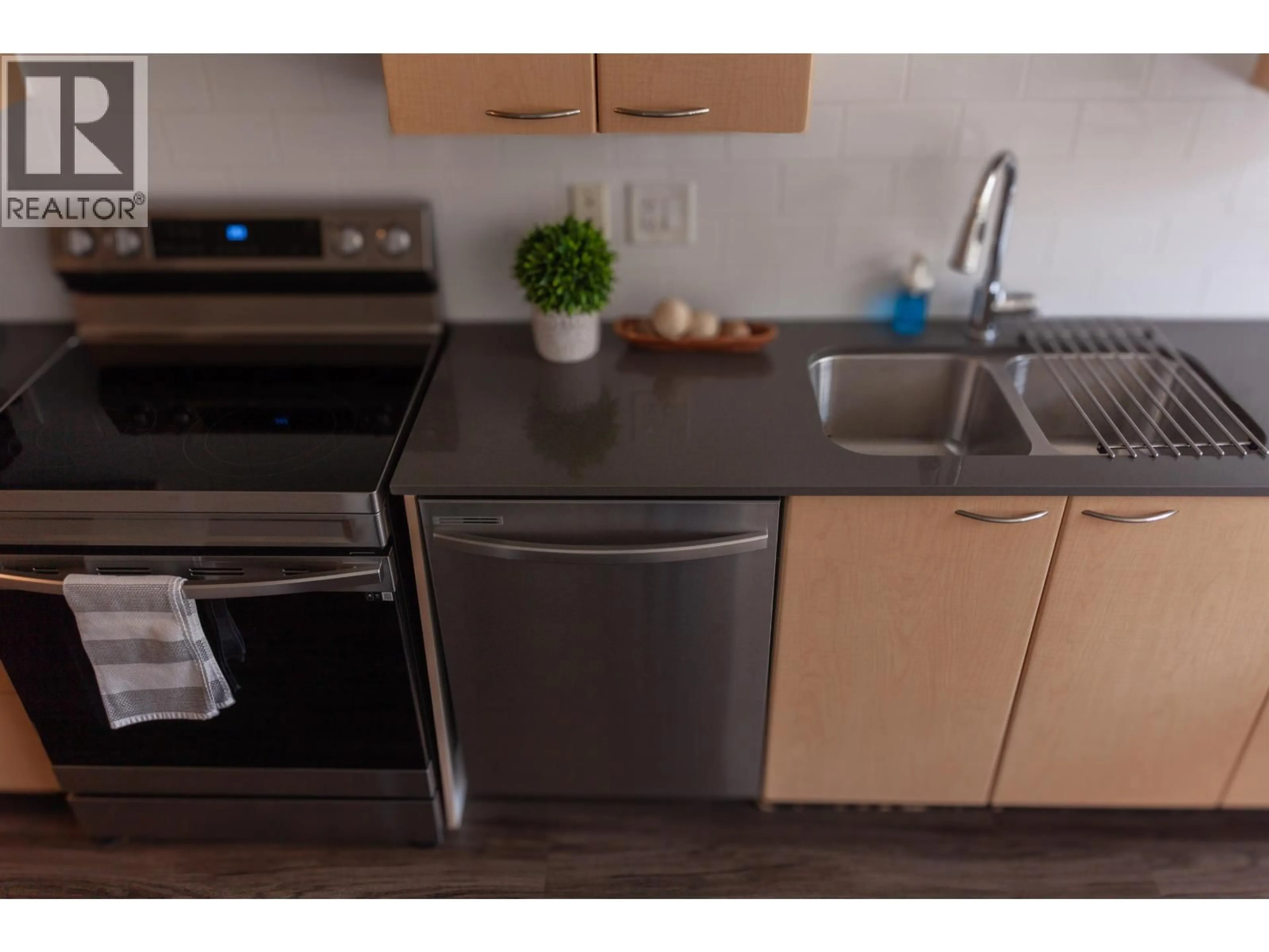 Standard kitchen, unknown for 509 - 1249 GRANVILLE STREET, Vancouver British Columbia V6Z1M5