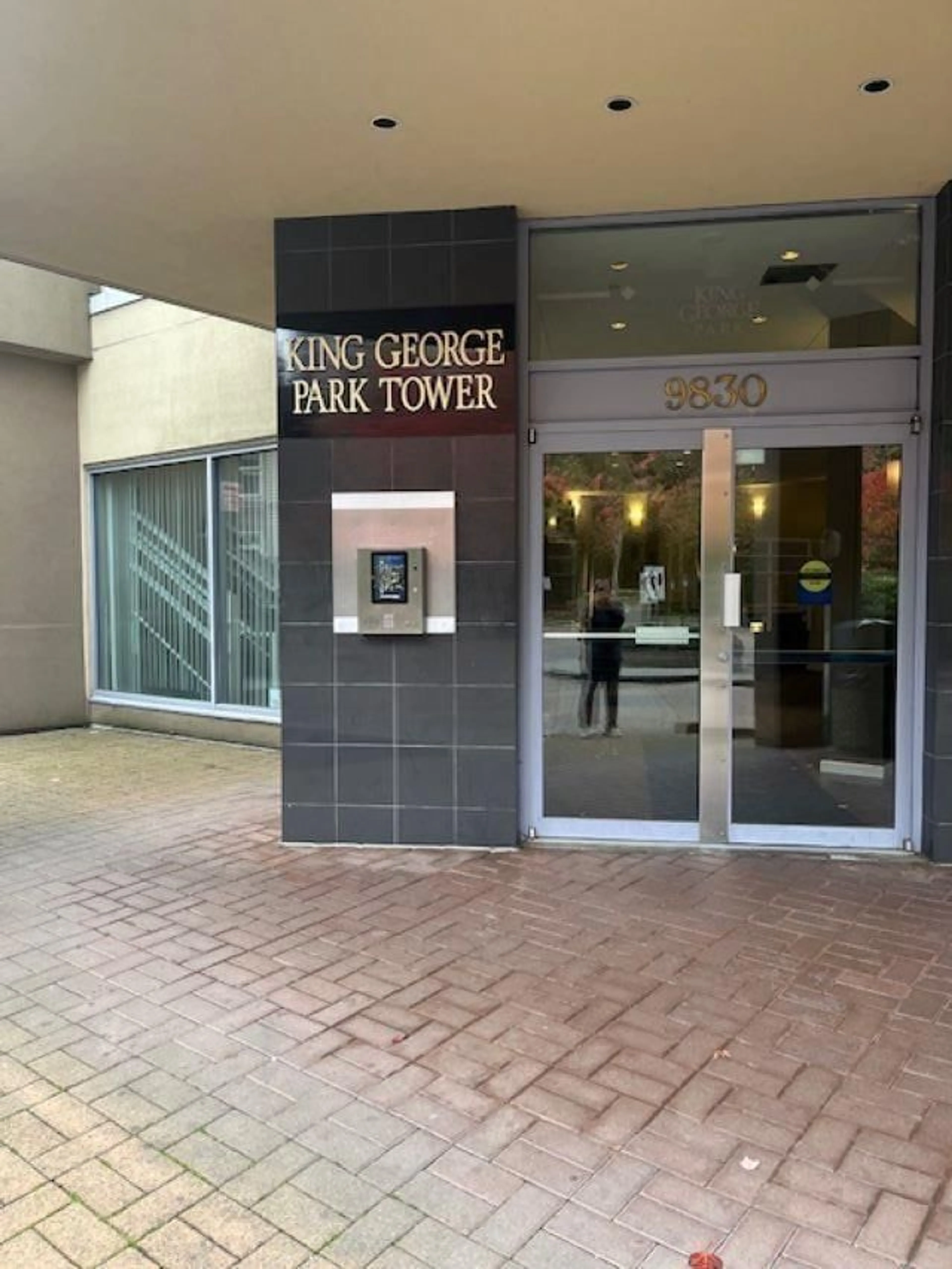 Indoor foyer for 1505 - 9830 WHALLEY, Surrey British Columbia V3T5S7