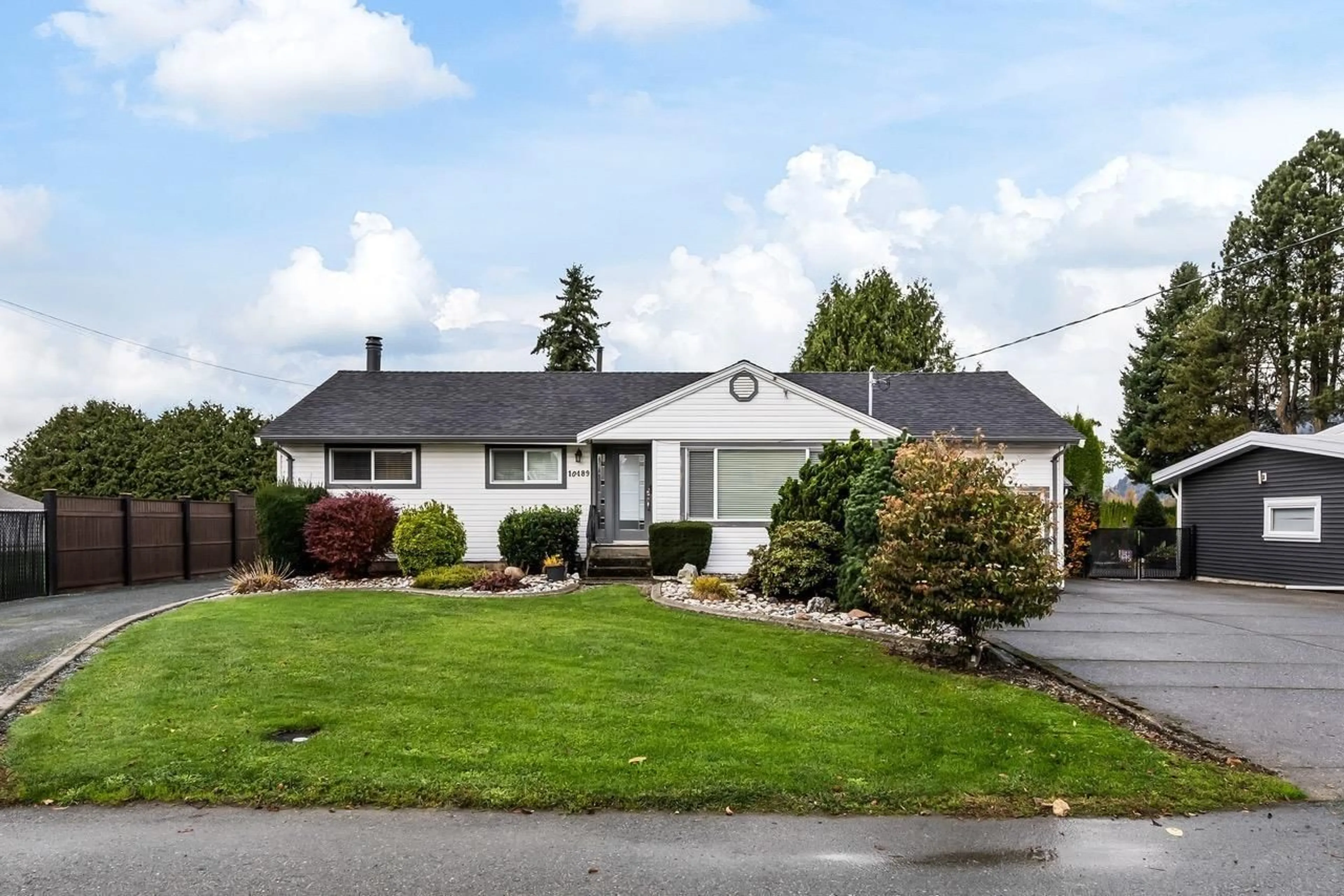 Home with vinyl exterior material, street for 10489 MCDONALD ROAD, Chilliwack British Columbia V2P6L4