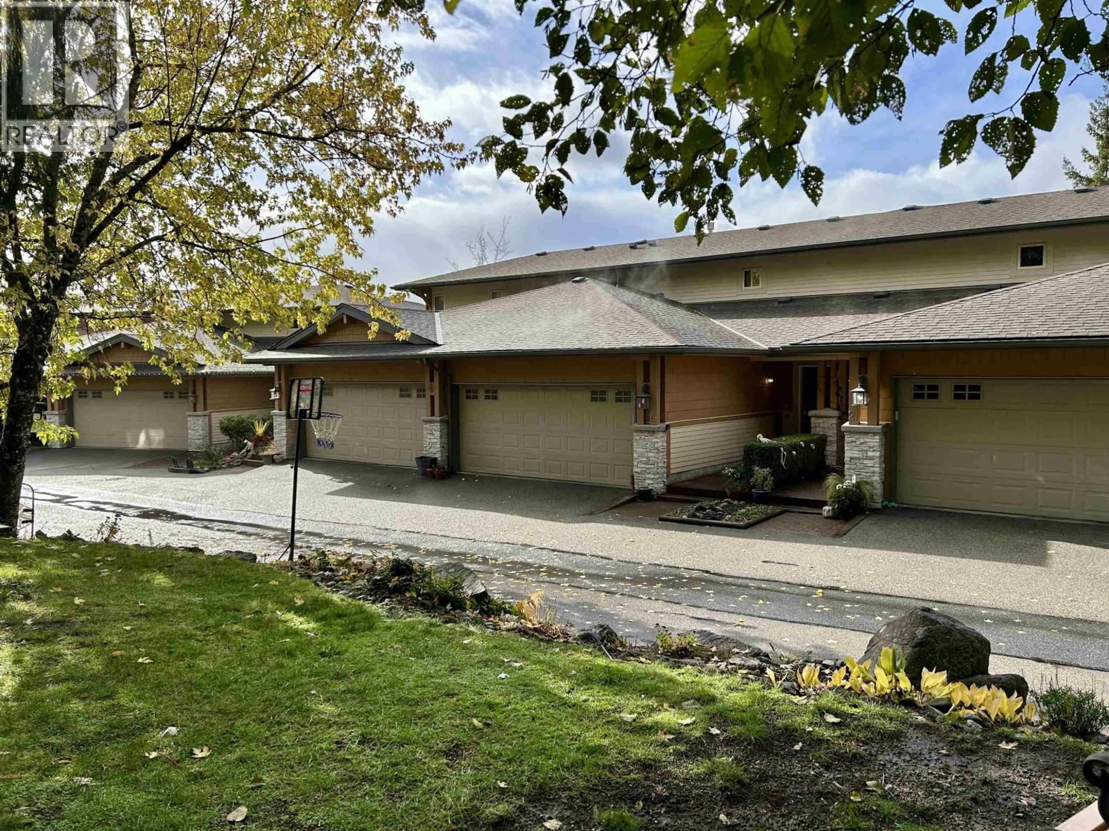 A pic from outside/outdoor area/front of a property/back of a property/a pic from drone, street for 19 - 1026 GLACIER VIEW DRIVE, Squamish British Columbia V8B0G1