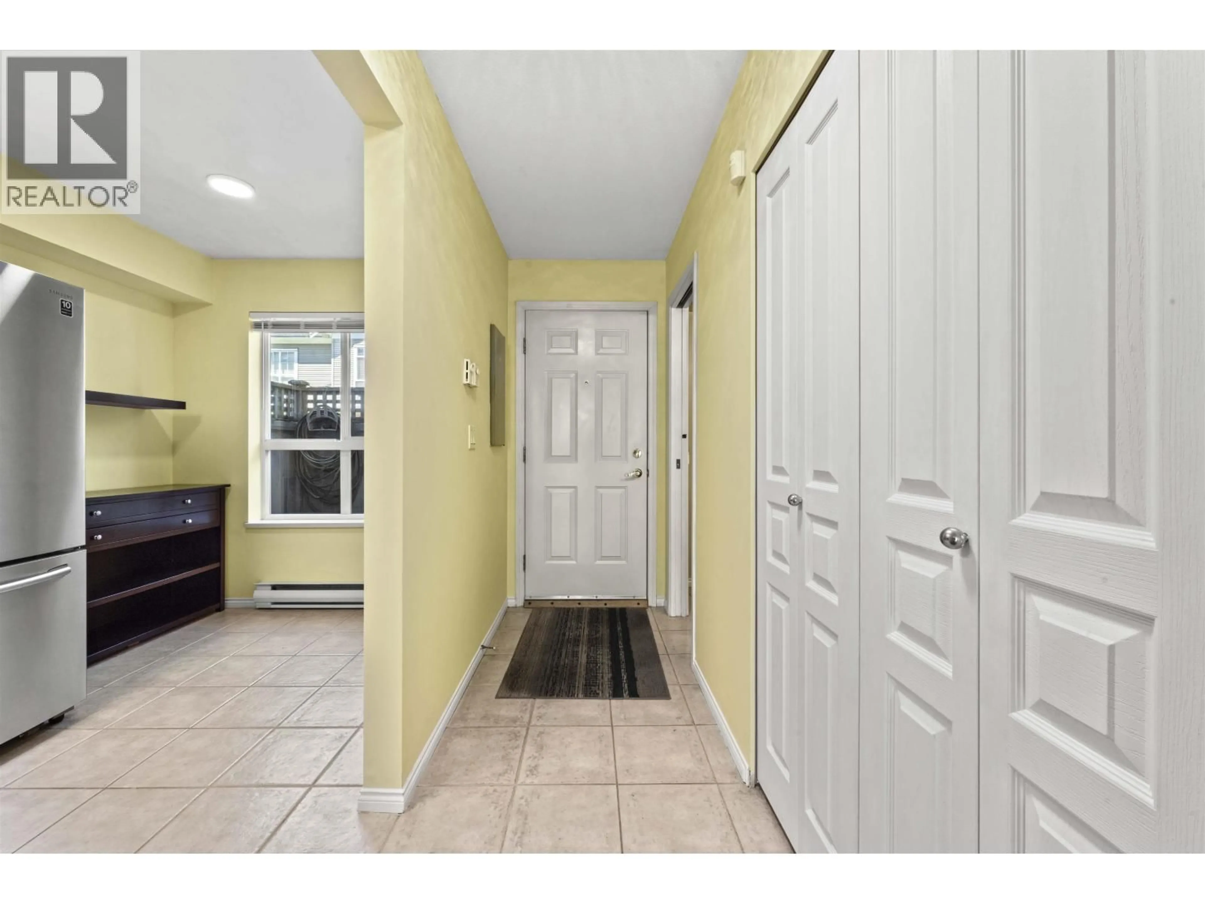 Indoor entryway for 27 - 6670 RUMBLE STREET, Burnaby British Columbia V5E4L4
