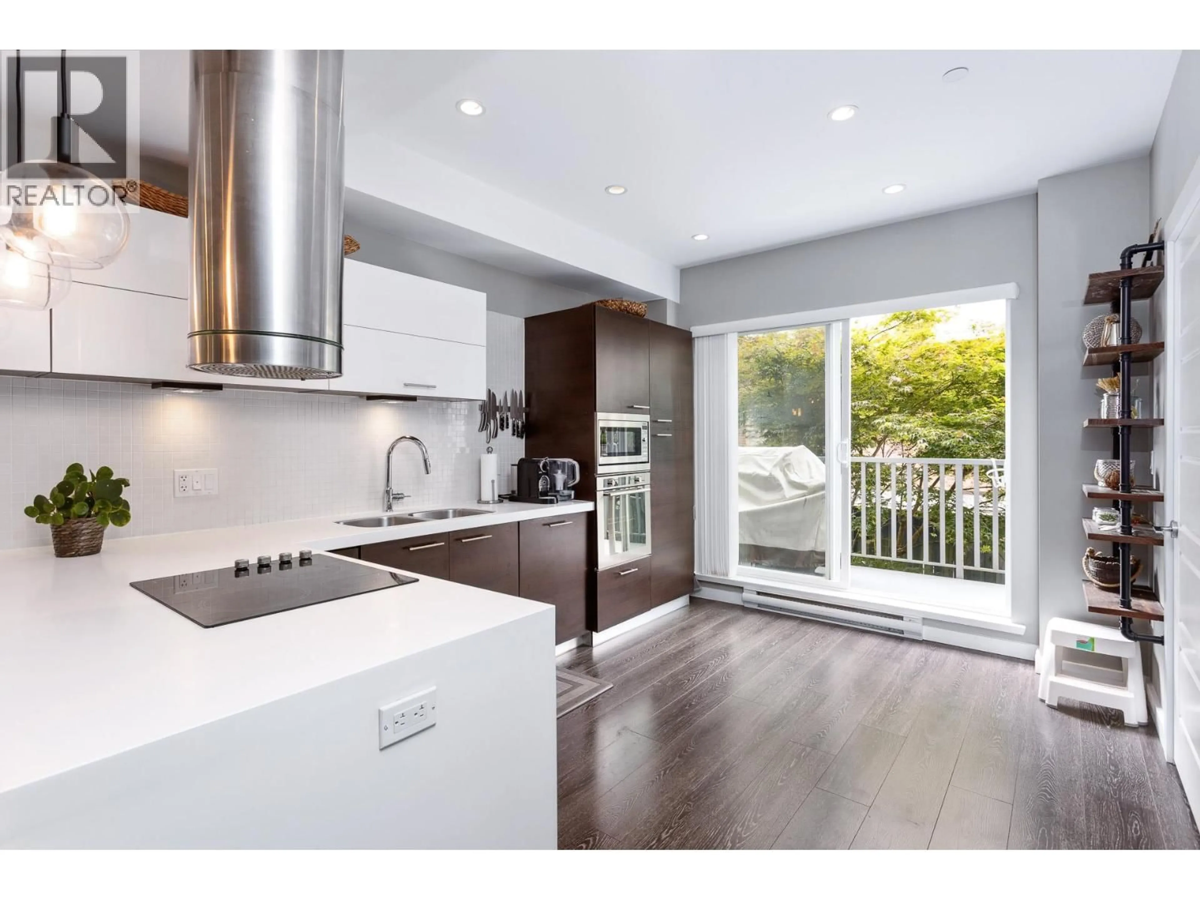 Open concept kitchen, wood/laminate floor for 9 - 22388 124 AVENUE, Maple Ridge British Columbia V2X4J5